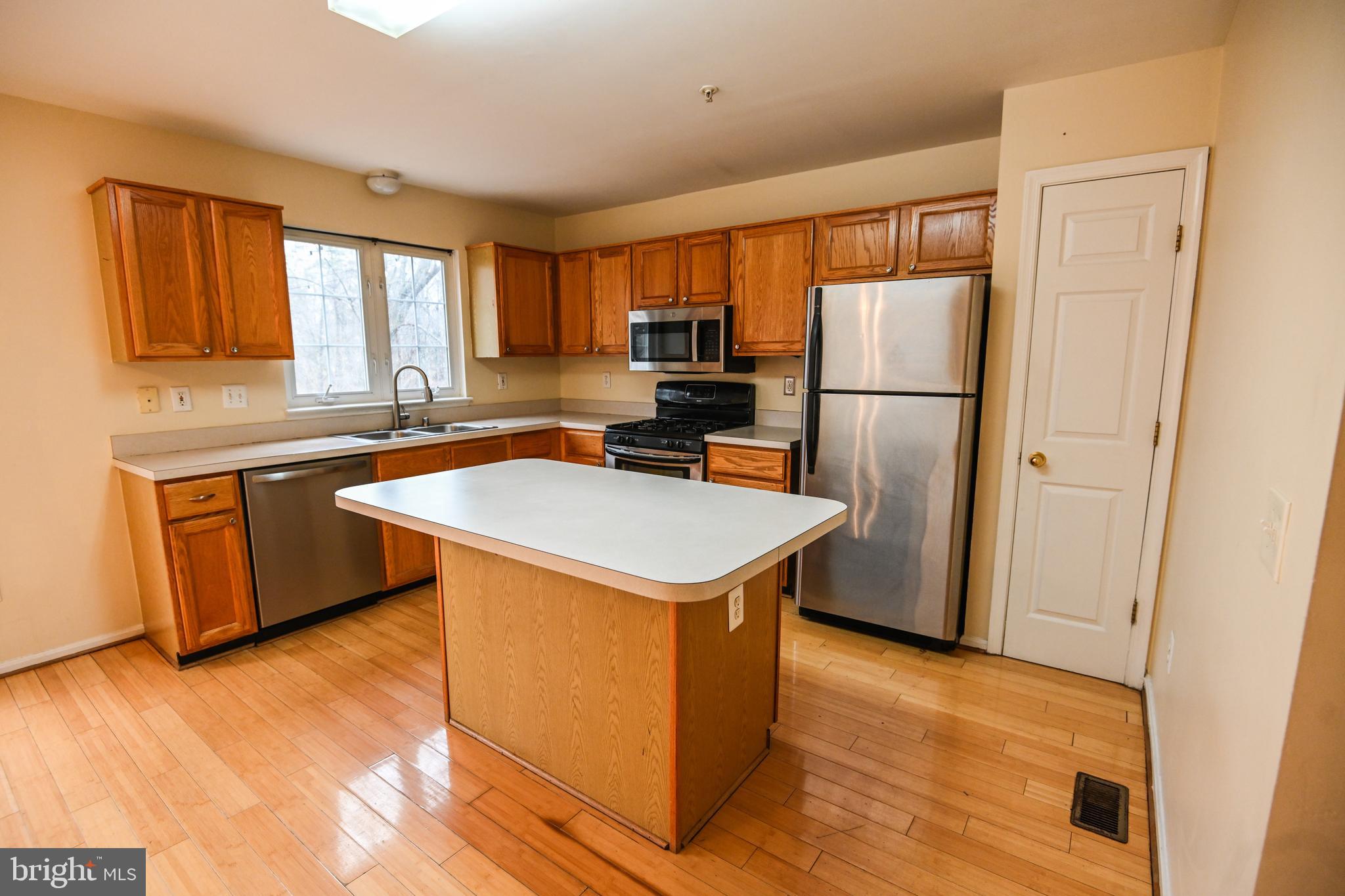 SEVEN OAKS - Residential Lease