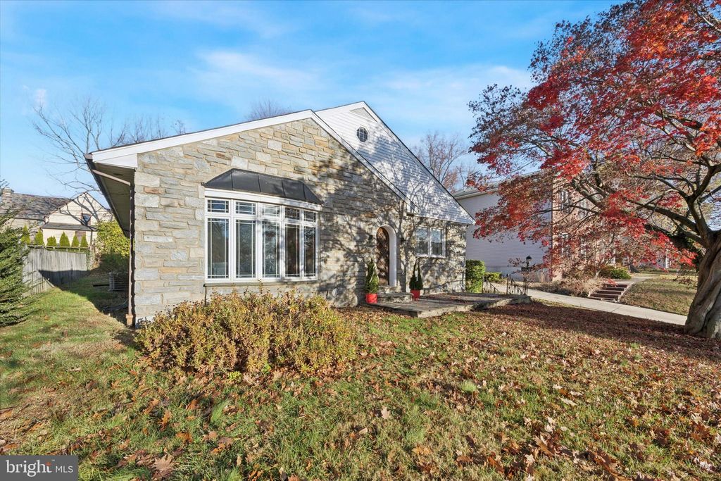 Photo of 7033 Sherwood Road, PHILADELPHIA, PA 19151 (MLS # PAPH2556198)