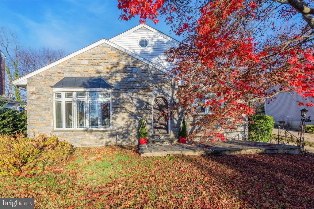 Photo of 7033 Sherwood Road, PHILADELPHIA, PA 19151 (MLS # PAPH2556198)