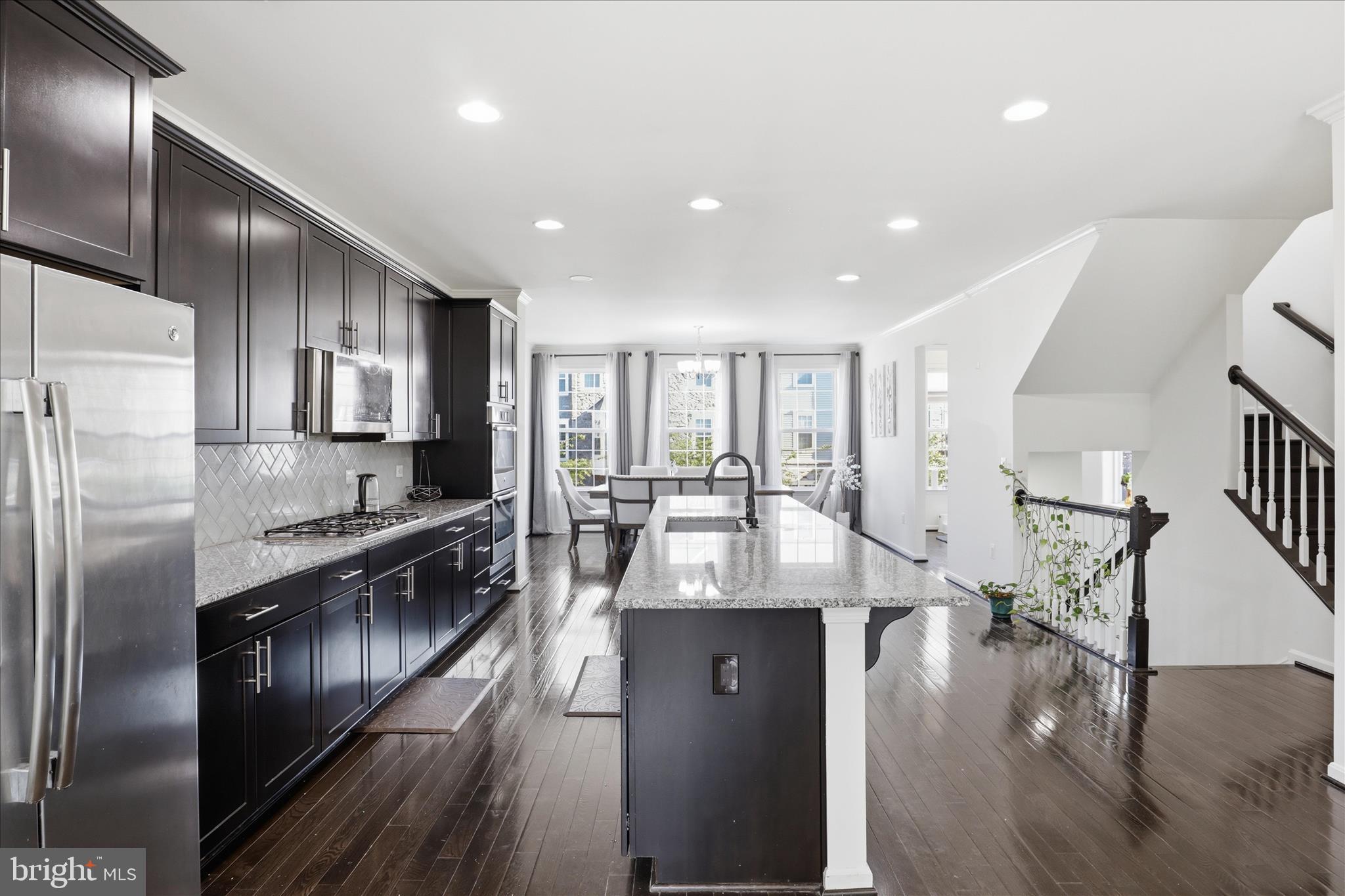 ASHBURN KNOLLS - Residential