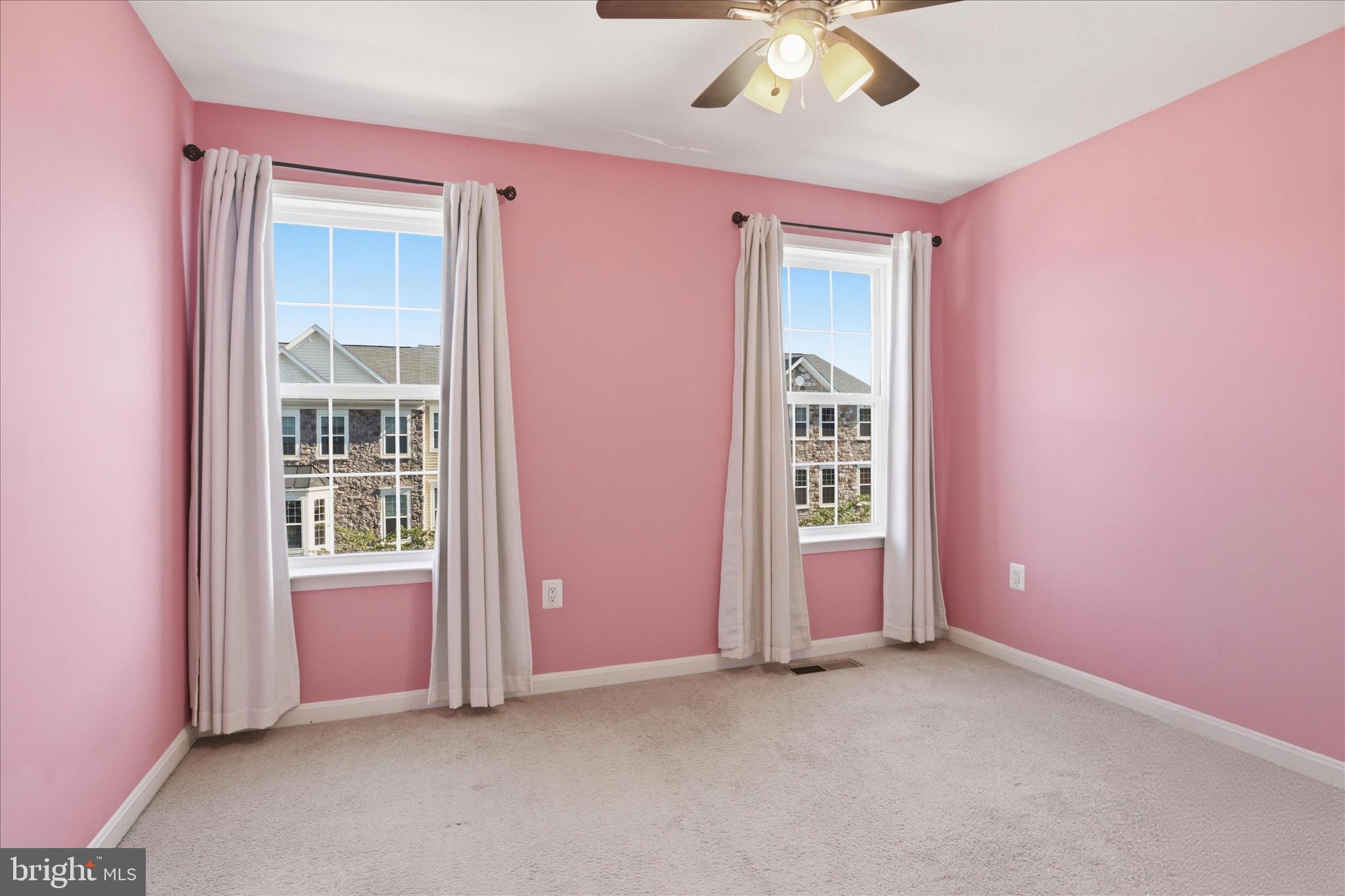 ASHBURN KNOLLS - Residential