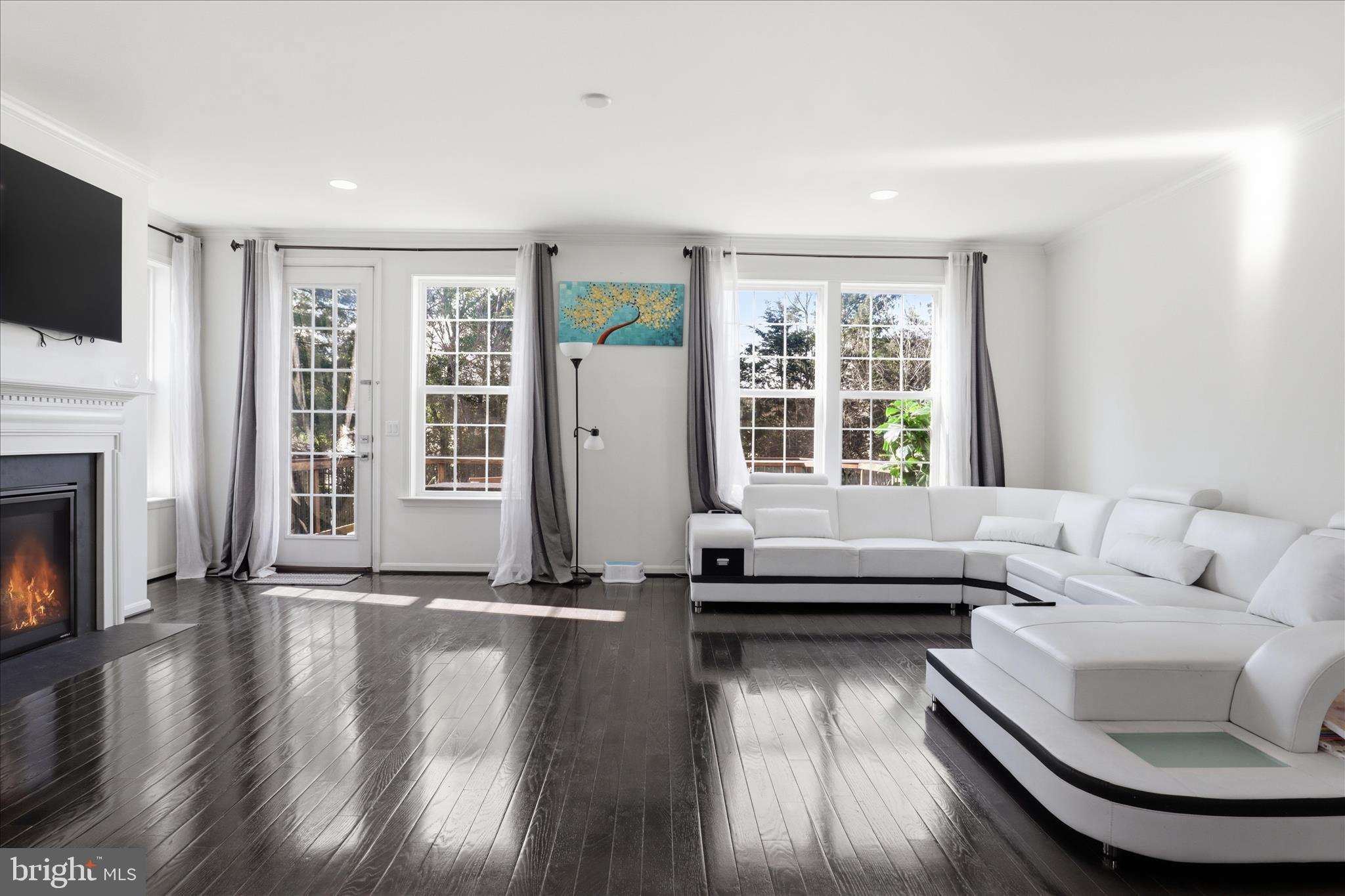 ASHBURN KNOLLS - Residential