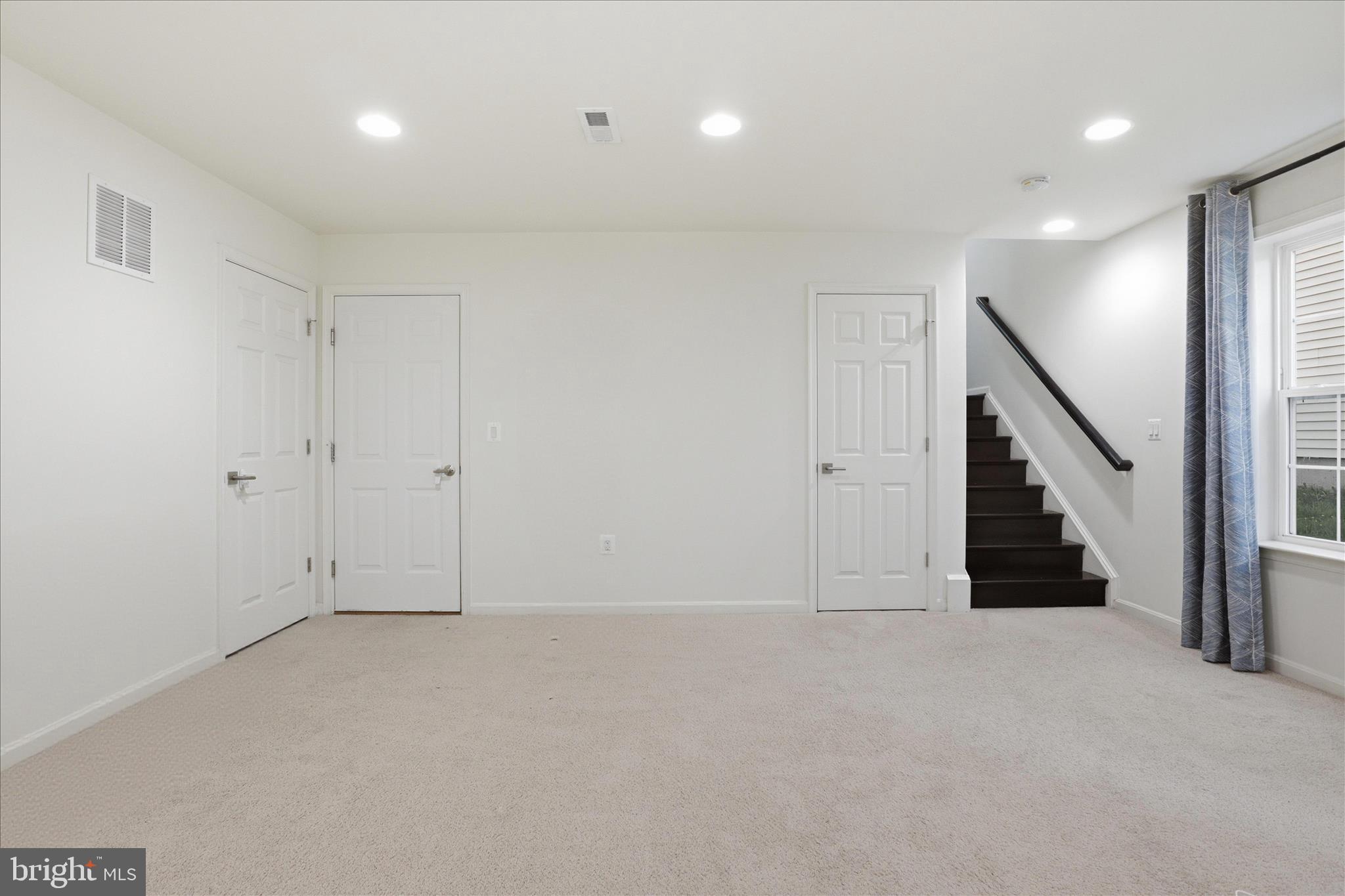 ASHBURN KNOLLS - Residential