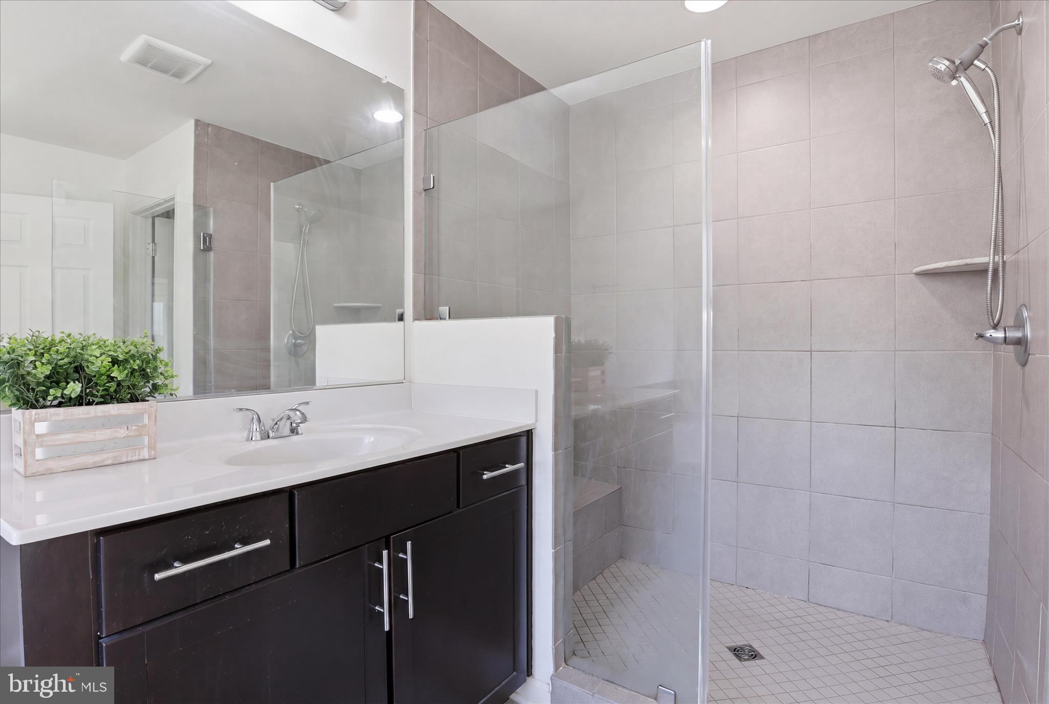 ASHBURN KNOLLS - Residential