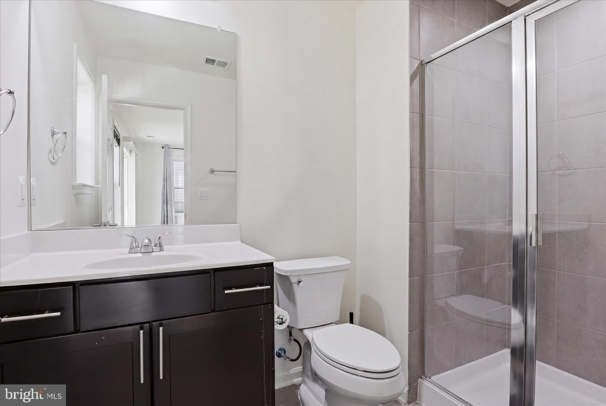 ASHBURN KNOLLS - Residential