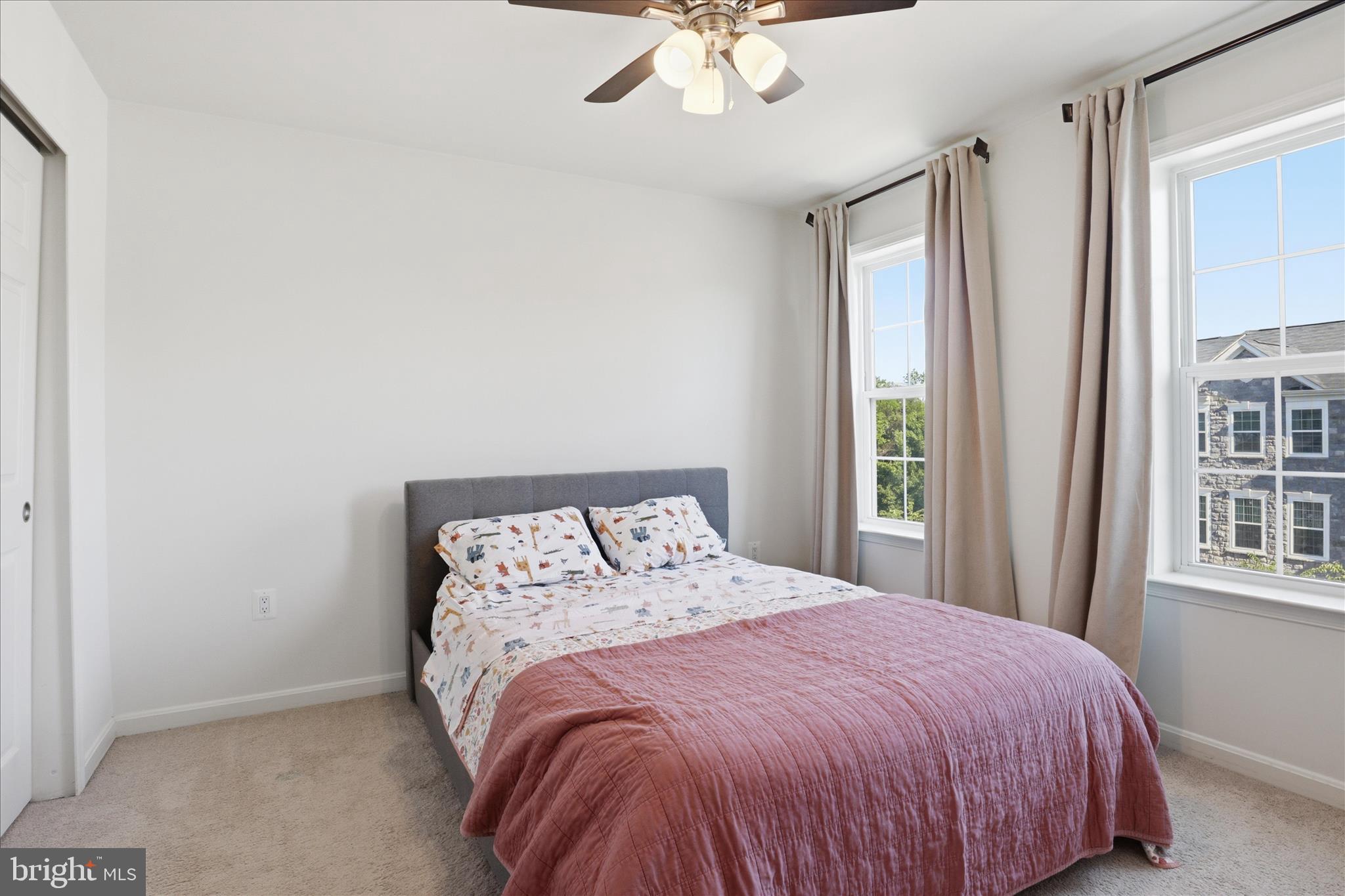 ASHBURN KNOLLS - Residential