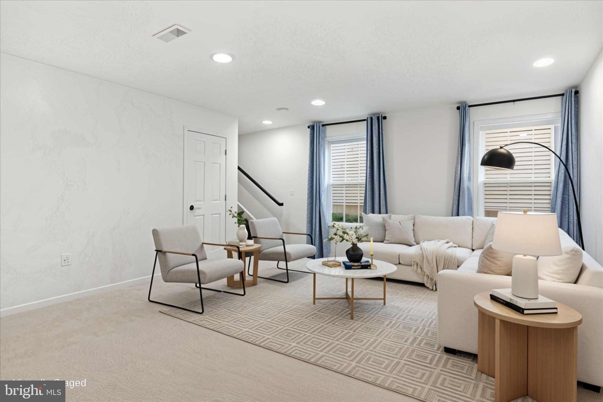 ASHBURN KNOLLS - Residential