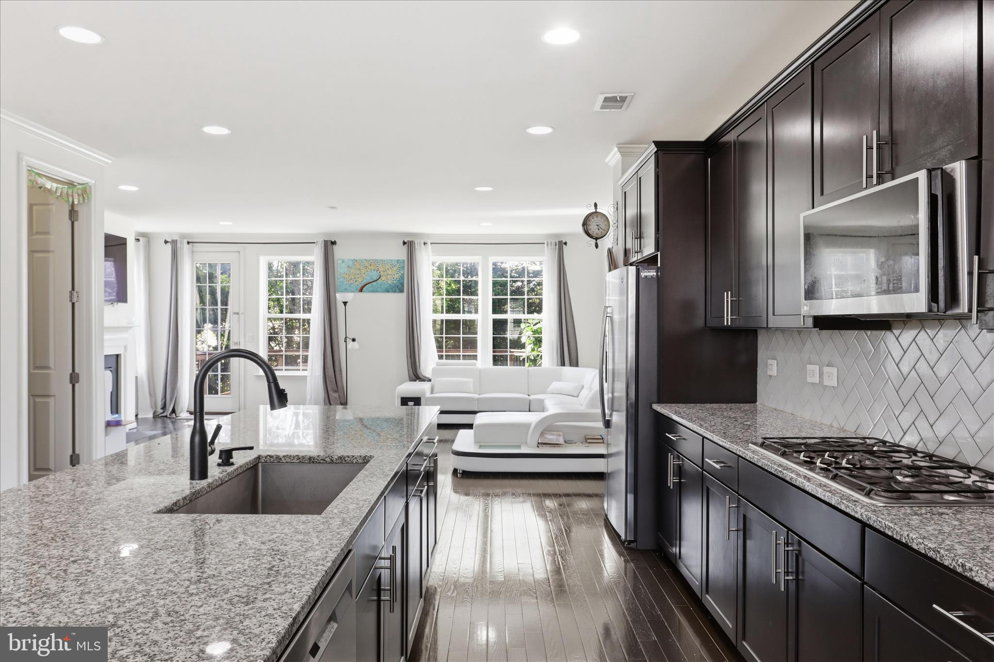 ASHBURN KNOLLS - Residential