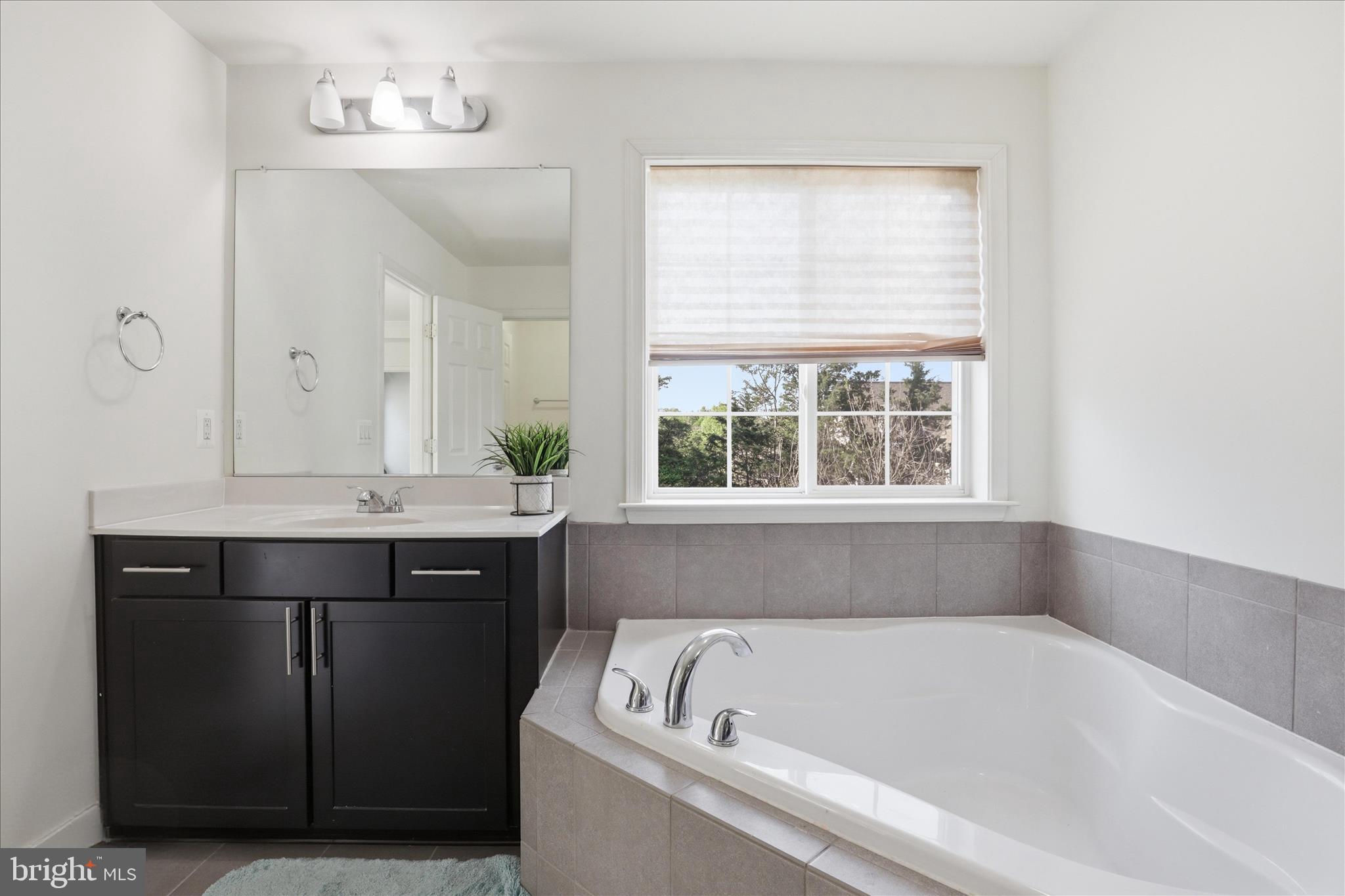 ASHBURN KNOLLS - Residential