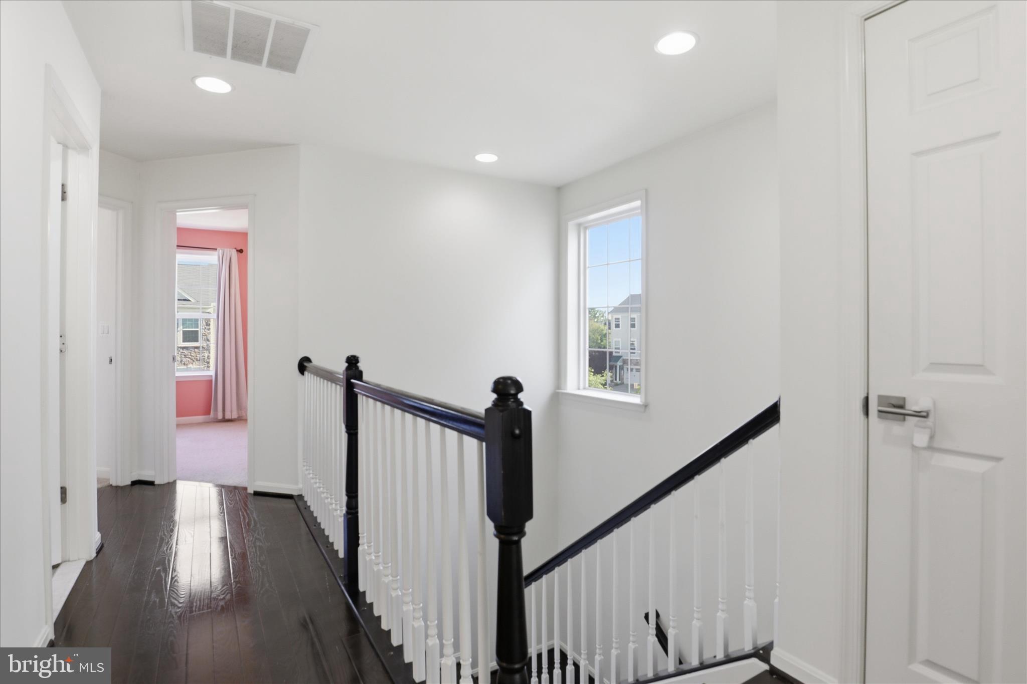ASHBURN KNOLLS - Residential
