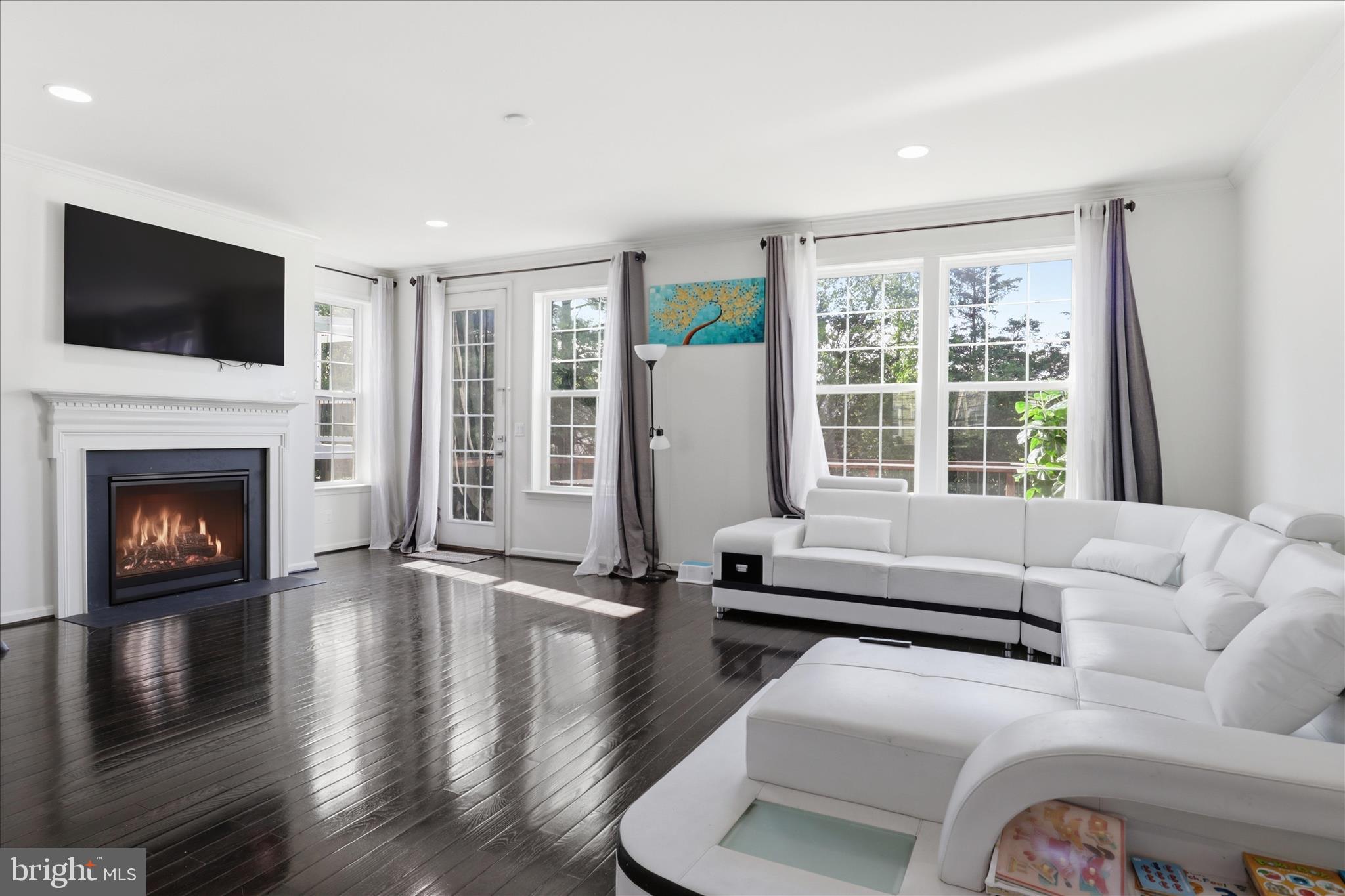 ASHBURN KNOLLS - Residential
