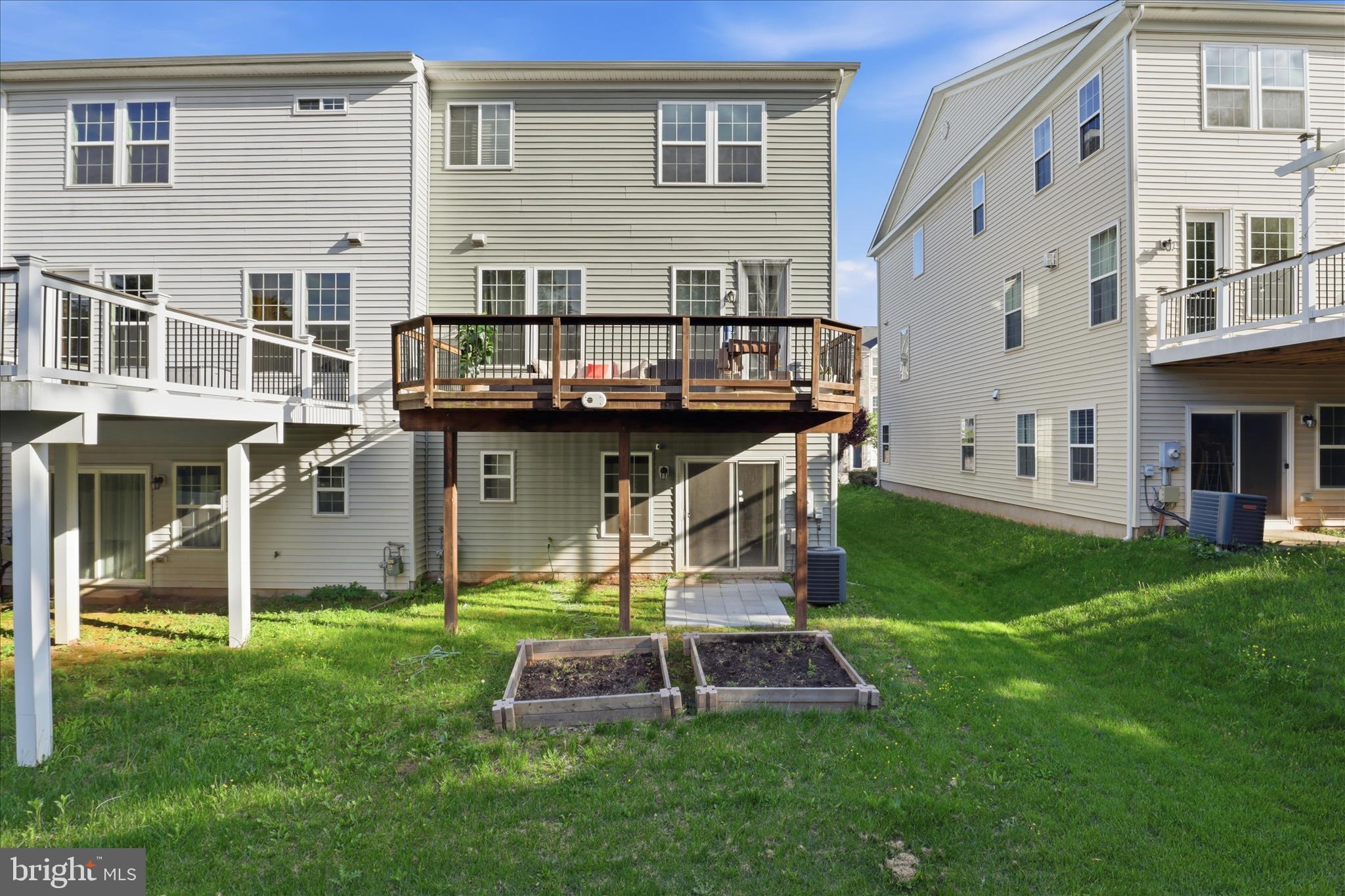 ASHBURN KNOLLS - Residential