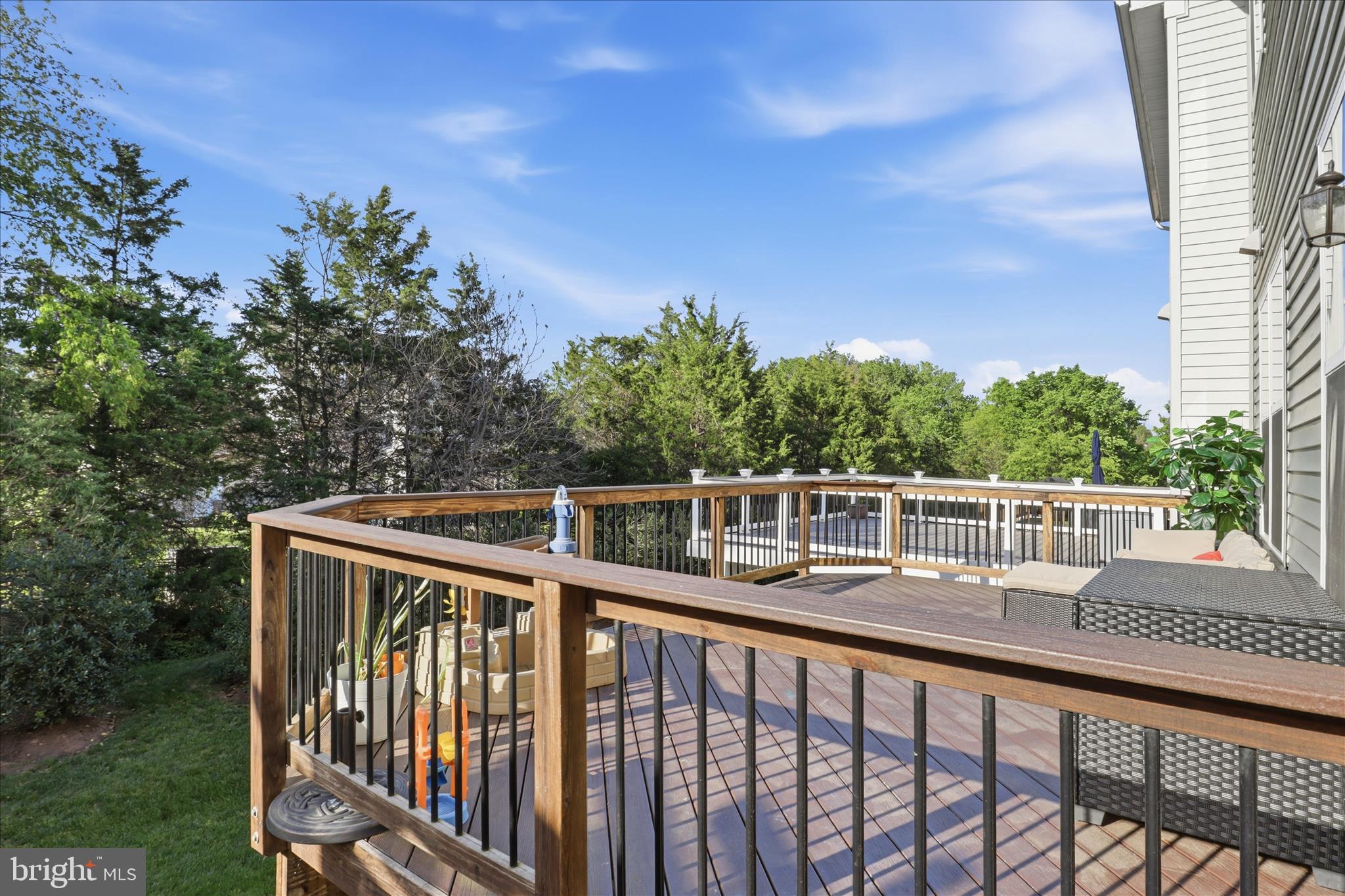 ASHBURN KNOLLS - Residential