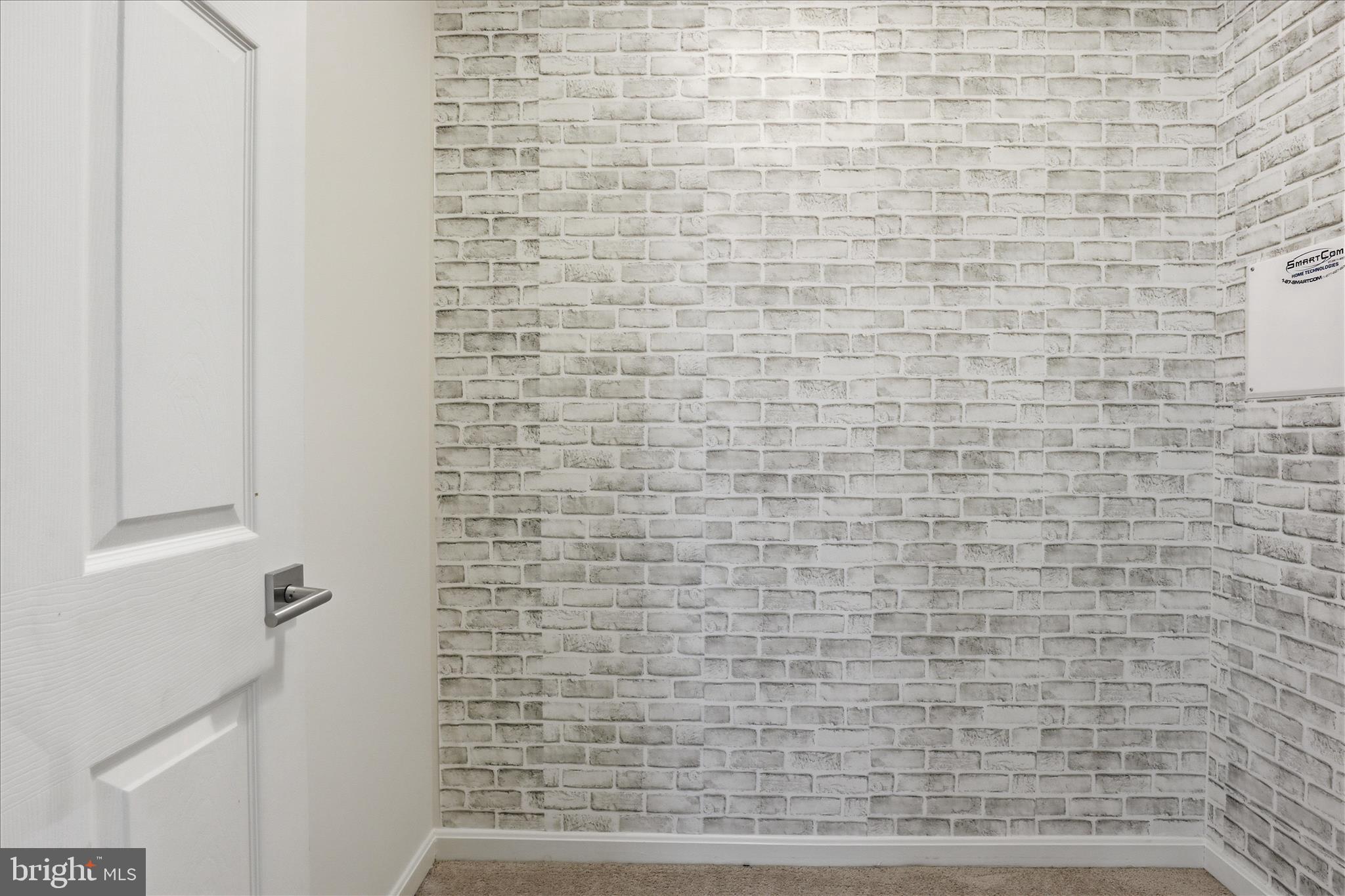 ASHBURN KNOLLS - Residential