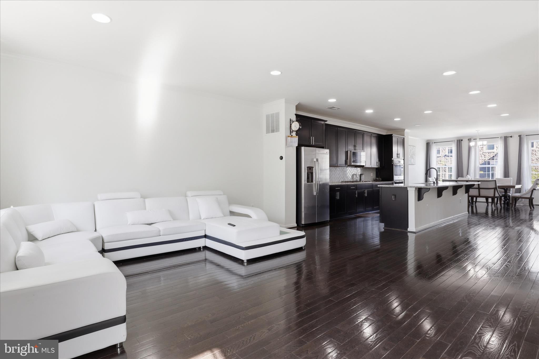 ASHBURN KNOLLS - Residential