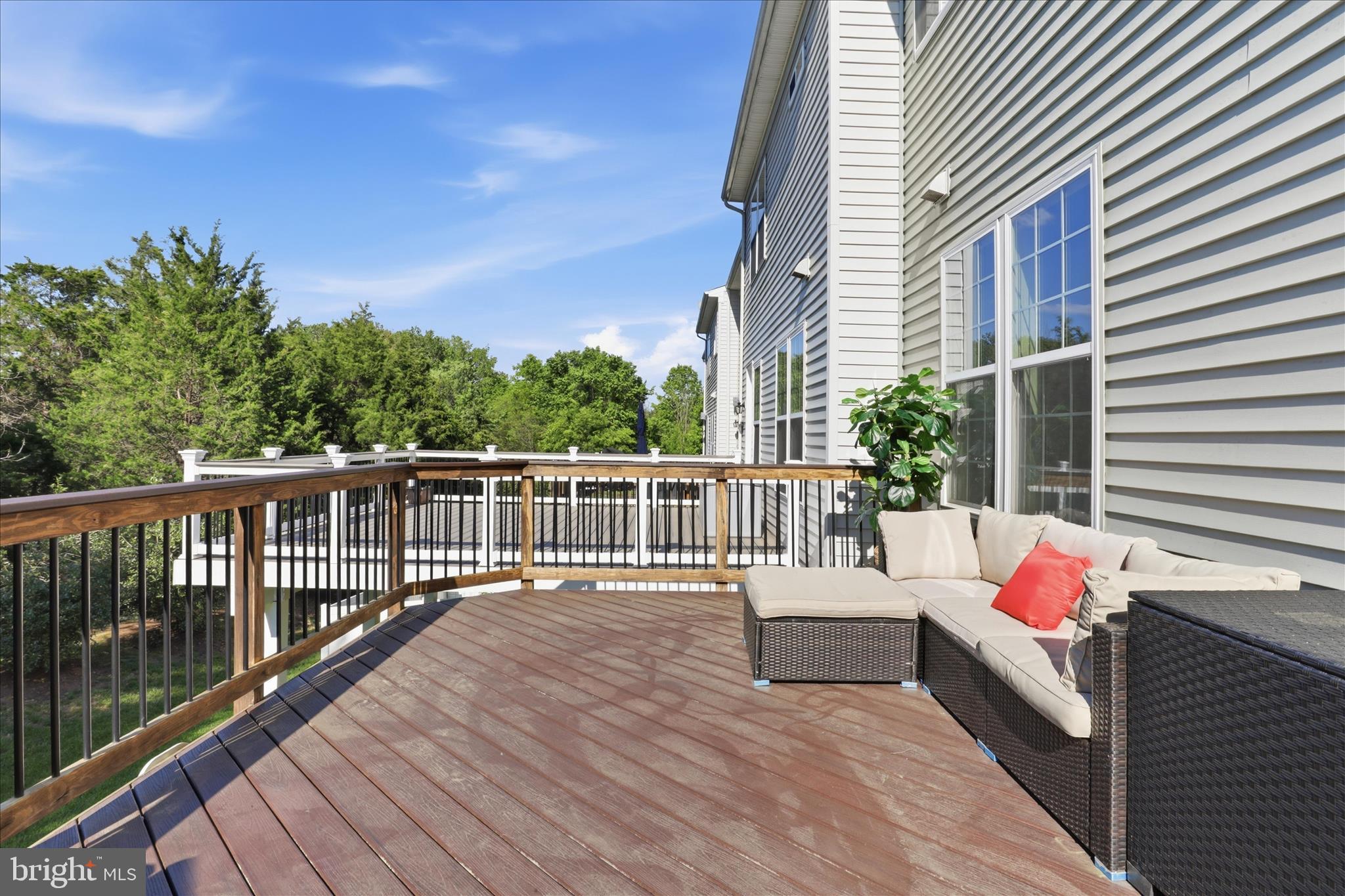 ASHBURN KNOLLS - Residential