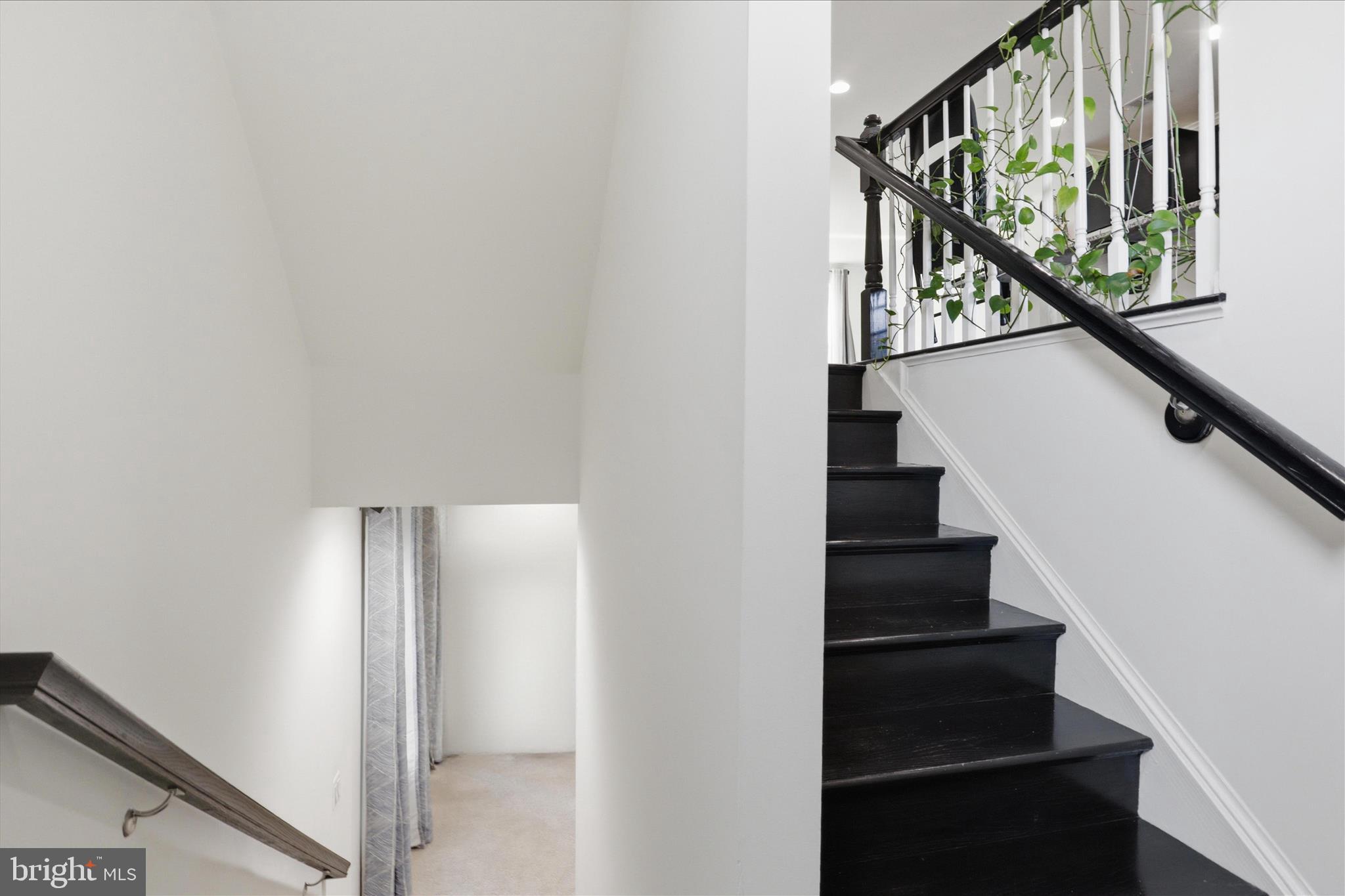 ASHBURN KNOLLS - Residential