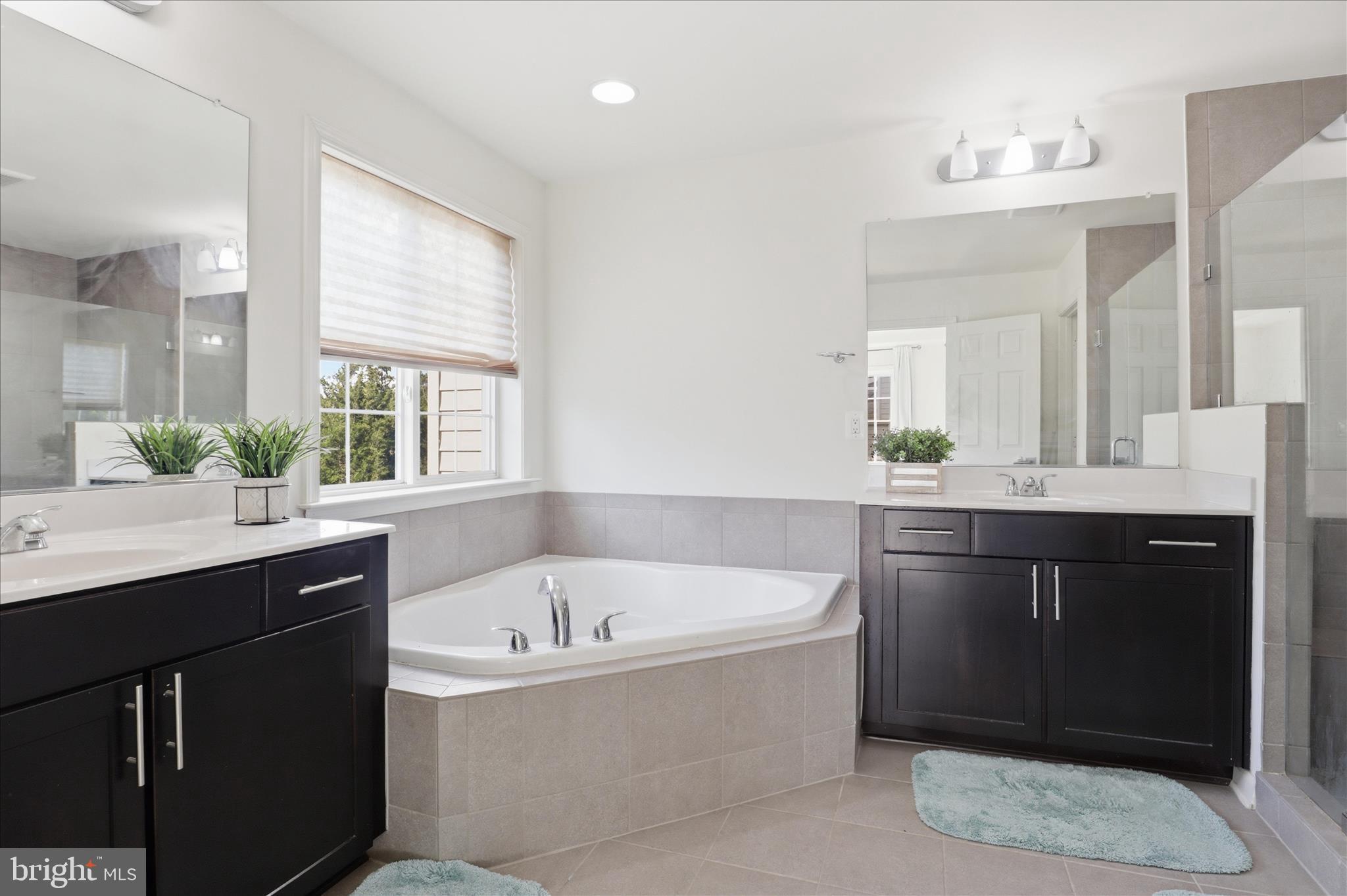 ASHBURN KNOLLS - Residential