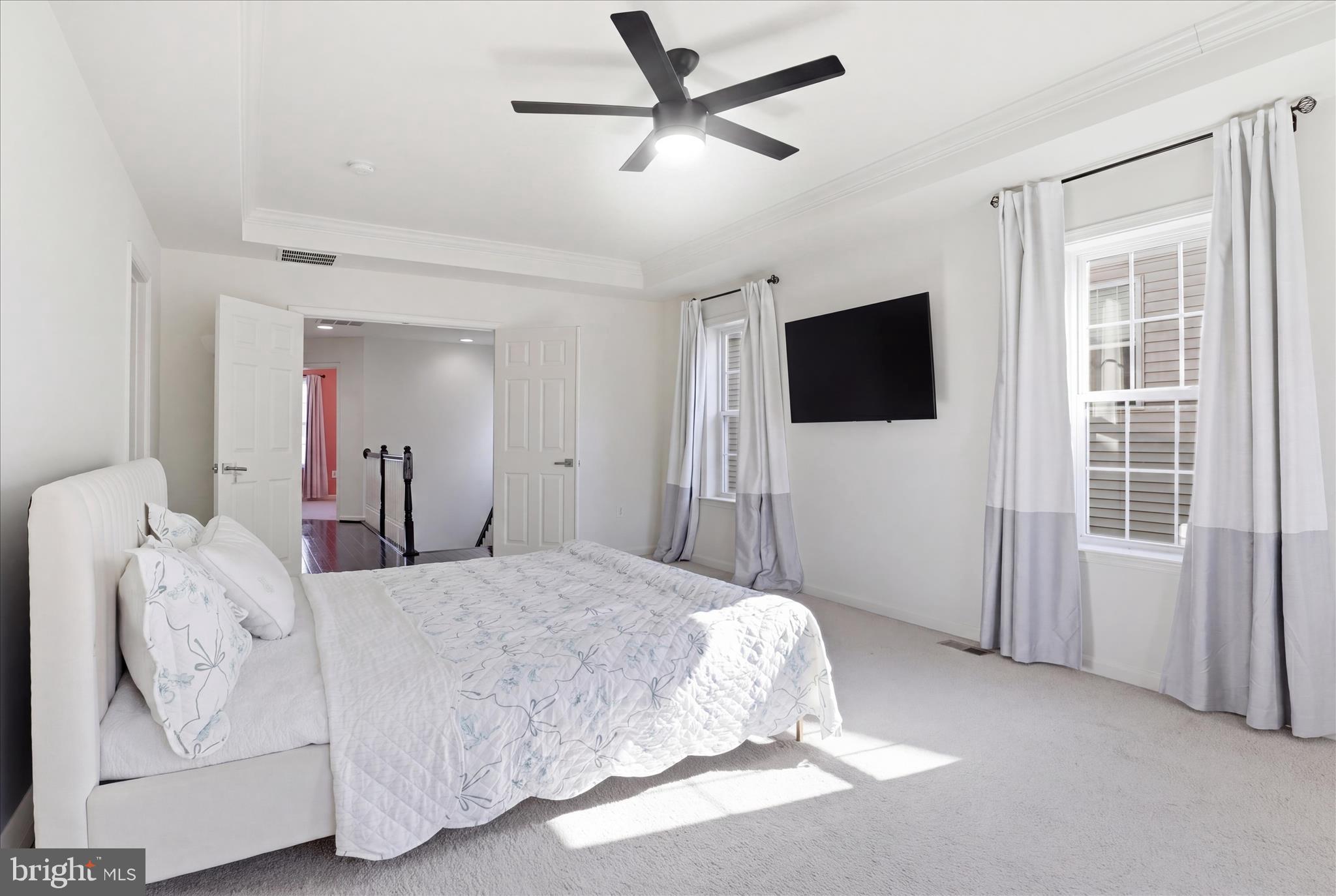 ASHBURN KNOLLS - Residential