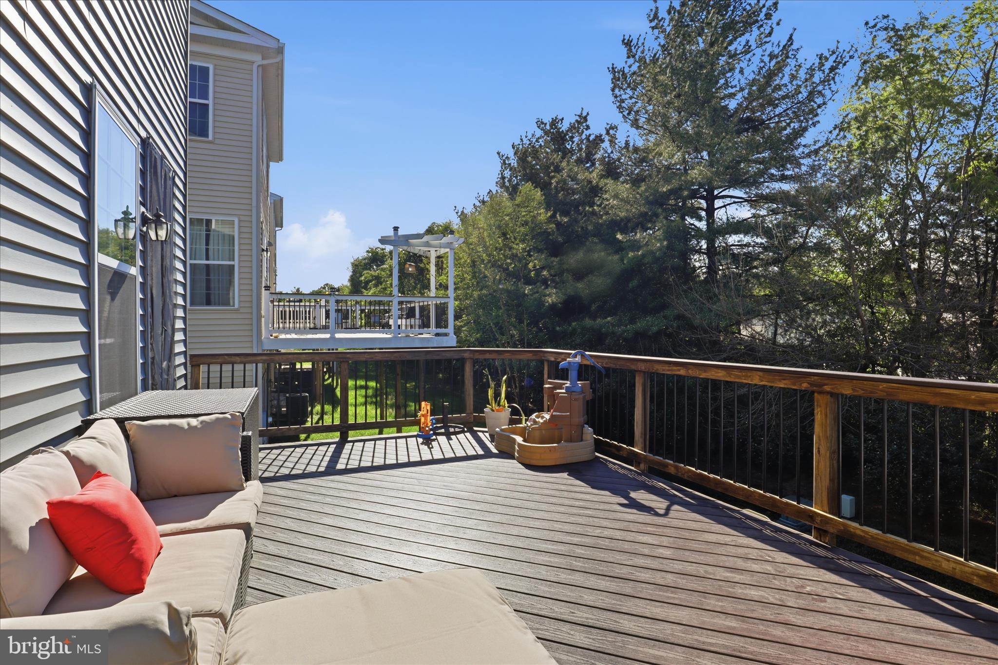 ASHBURN KNOLLS - Residential