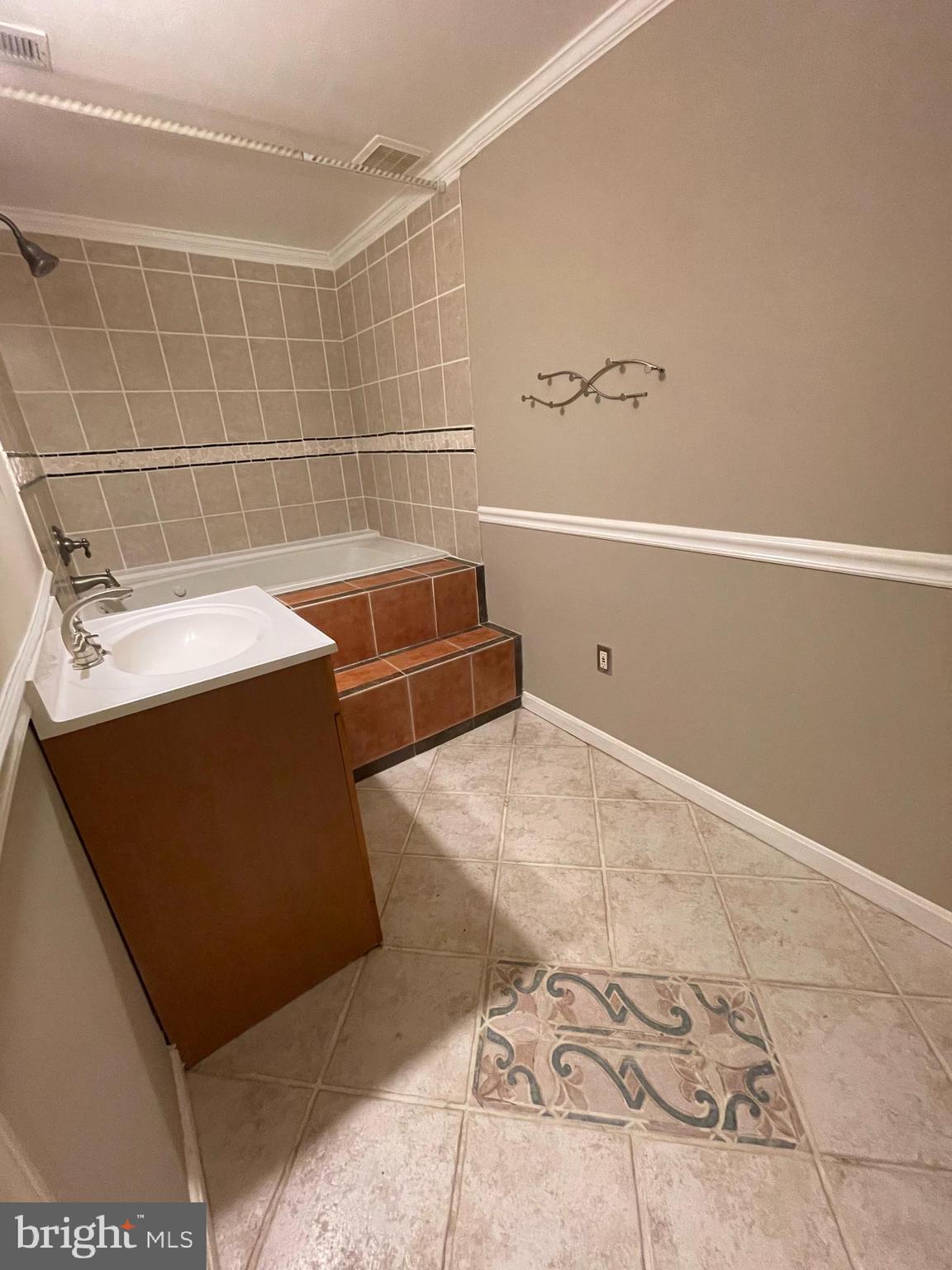 LAKE BRADDOCK - Residential Lease