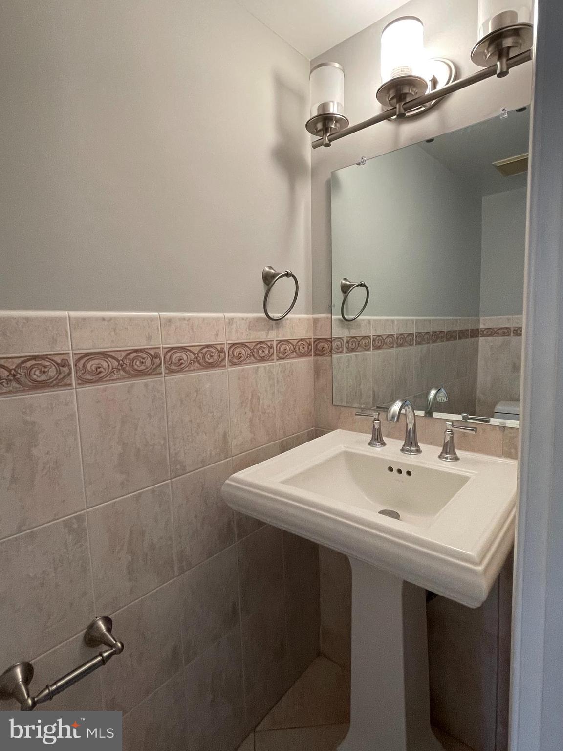 LAKE BRADDOCK - Residential Lease