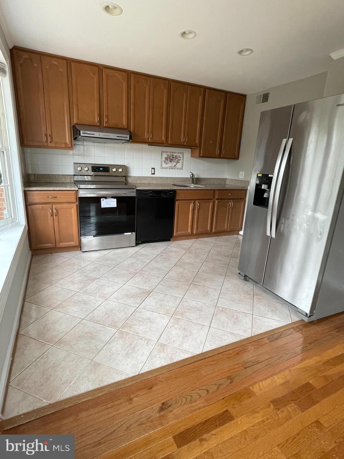 LAKE BRADDOCK - Residential Lease