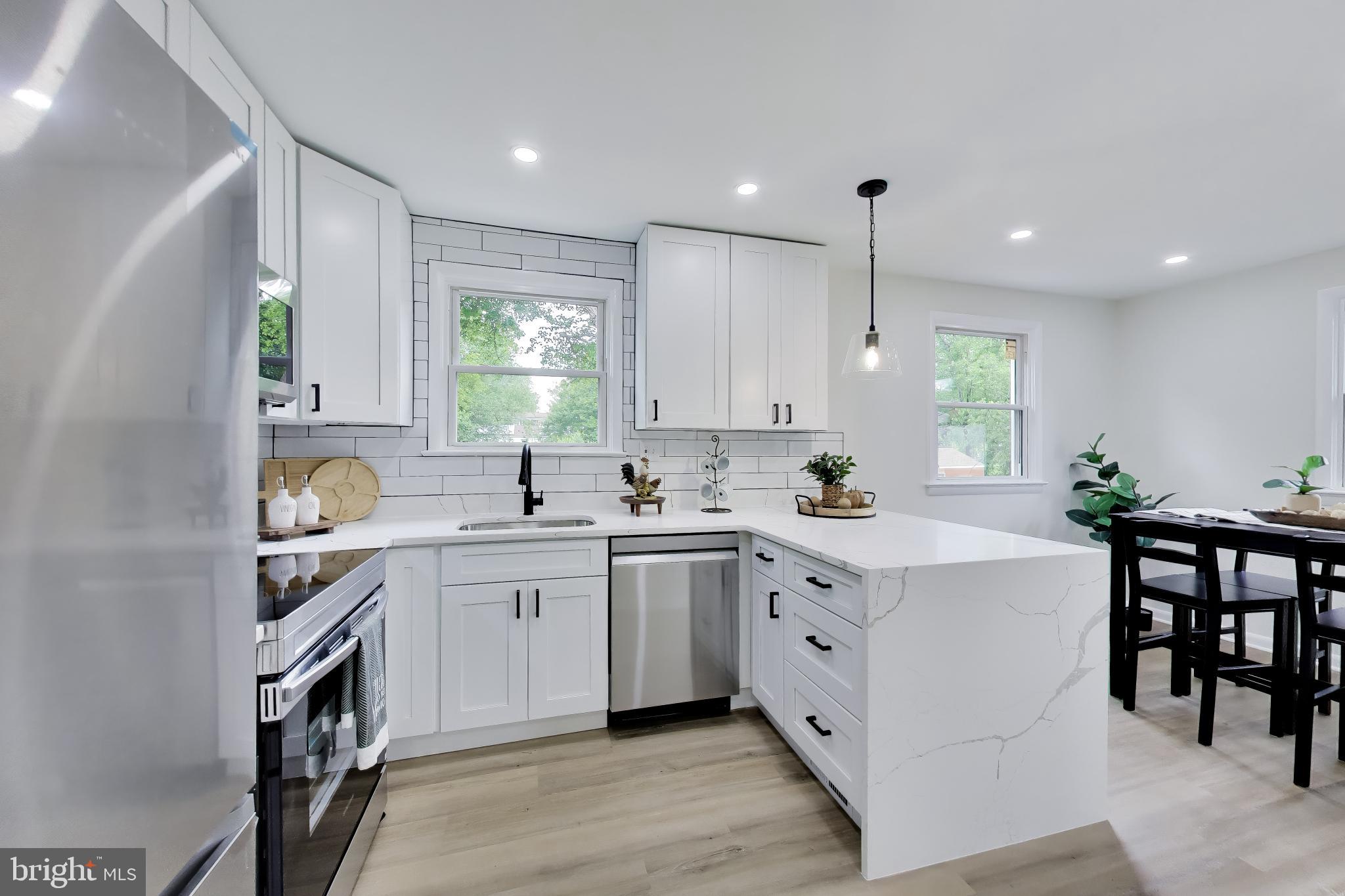 CRESTVIEW MANOR - Residential
