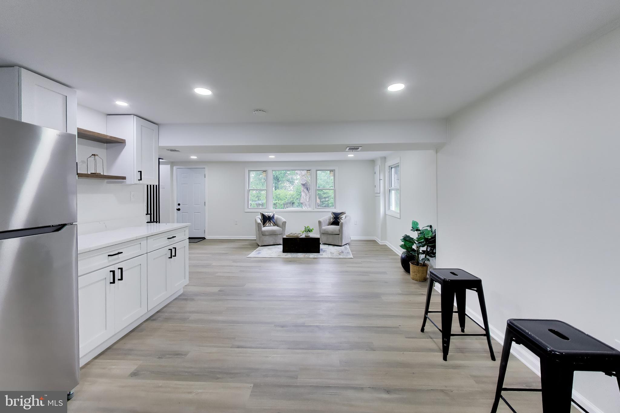 CRESTVIEW MANOR - Residential