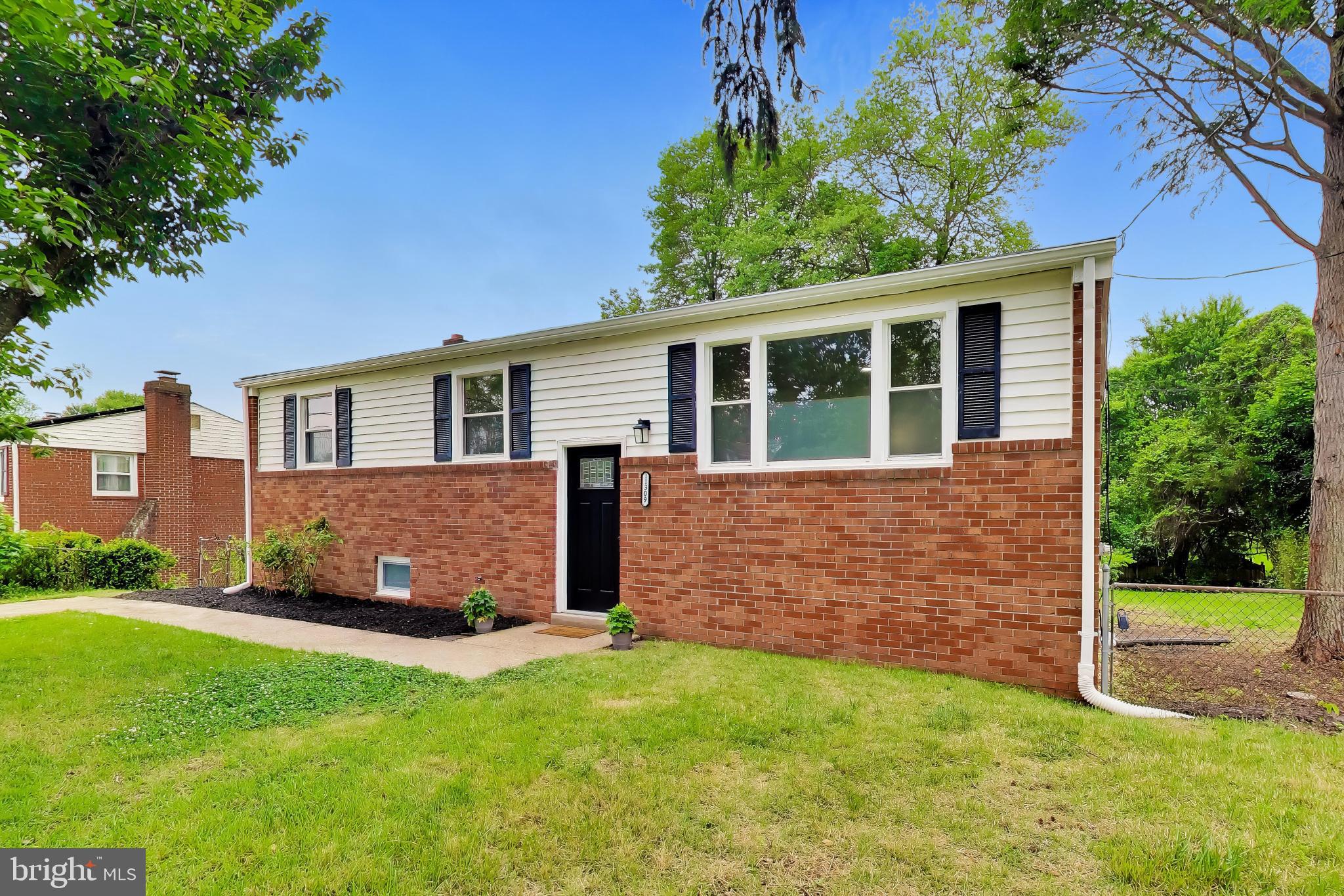 CRESTVIEW MANOR - Residential
