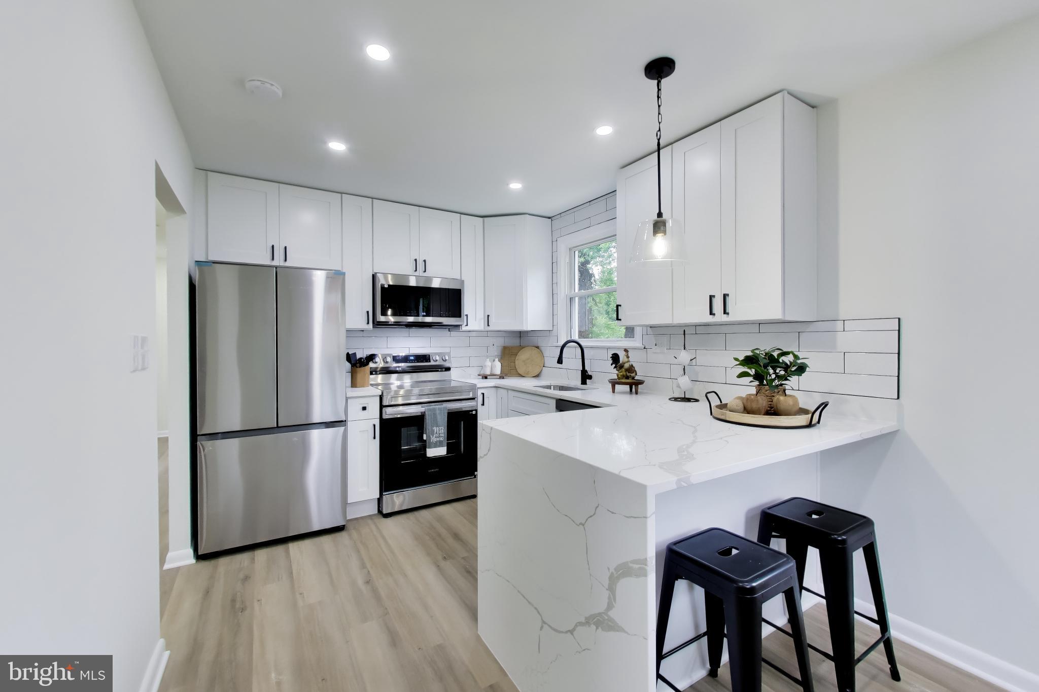 CRESTVIEW MANOR - Residential