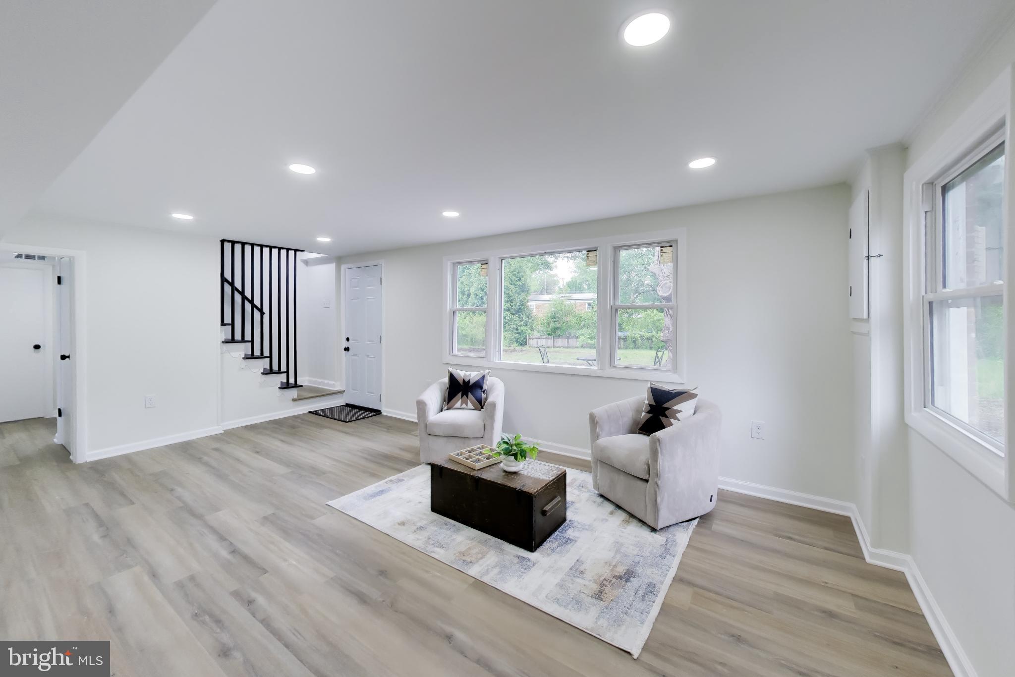 CRESTVIEW MANOR - Residential