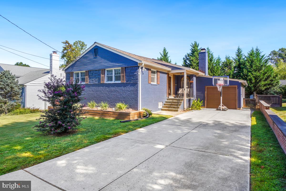 Welcome to this delightful abode in the Parkwood neighborhood! This charming four-bedroom, three-bathroom home offers sophisticated living space, perfect for those who appreciate comfort and style. Nestled on a peaceful dead-end street, the property features an attached one-car garage and an EV charging station, catering to modern living needs.
Inside, you'll be greeted by a cozy fireplace perfect for chilly evenings. The finished basement offers additional versatility with a bedroom and full bath, making it an ideal space for guests or a private retreat. Adding to your peace of mind, the home is equipped with a whole house generator, ensuring uninterrupted comfort regardless of the weather.
The backyard is a true oasis with a fully fenced yard and a spacious deck, perfect for entertaining or enjoying a quiet moment outdoors. This Parkwood gem promises a harmonious blend of practicality and charm, creating a perfect retreat for those who desire both tranquility and a convenient lifestyle. Don't miss the opportunity to make this exceptional property your own!