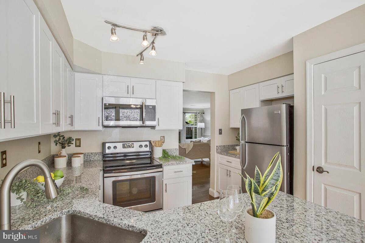 HUNT MEADOW - Residential