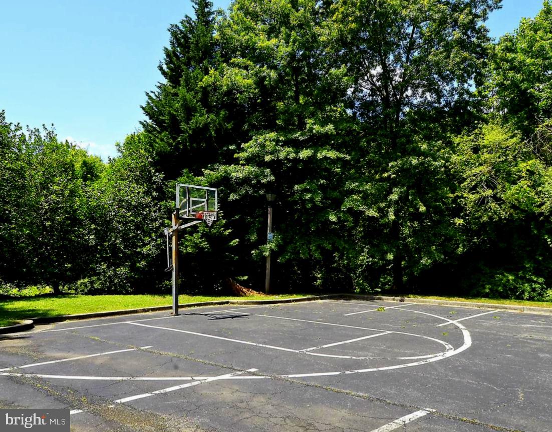 HUNT MEADOW - Residential