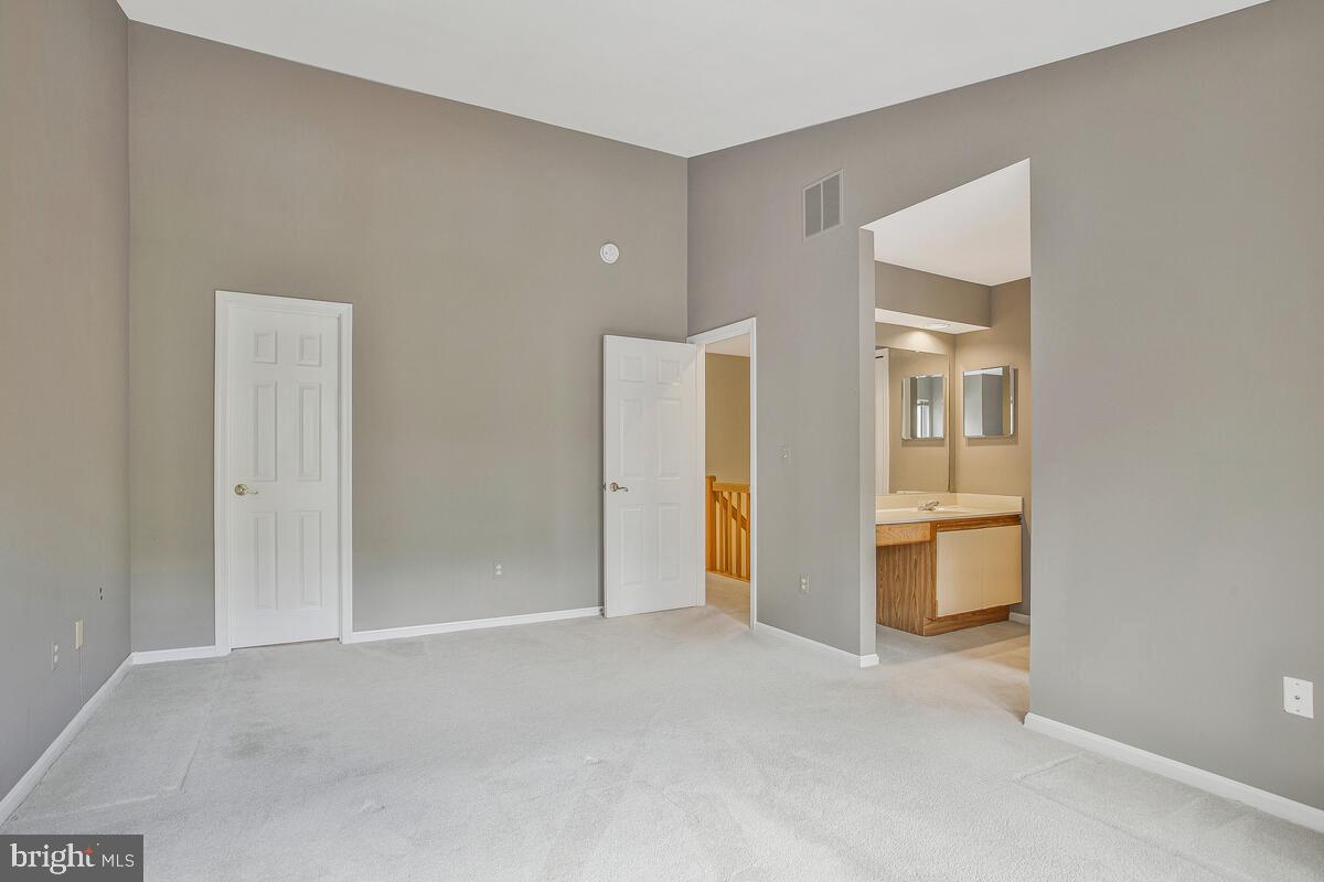 HUNT MEADOW - Residential