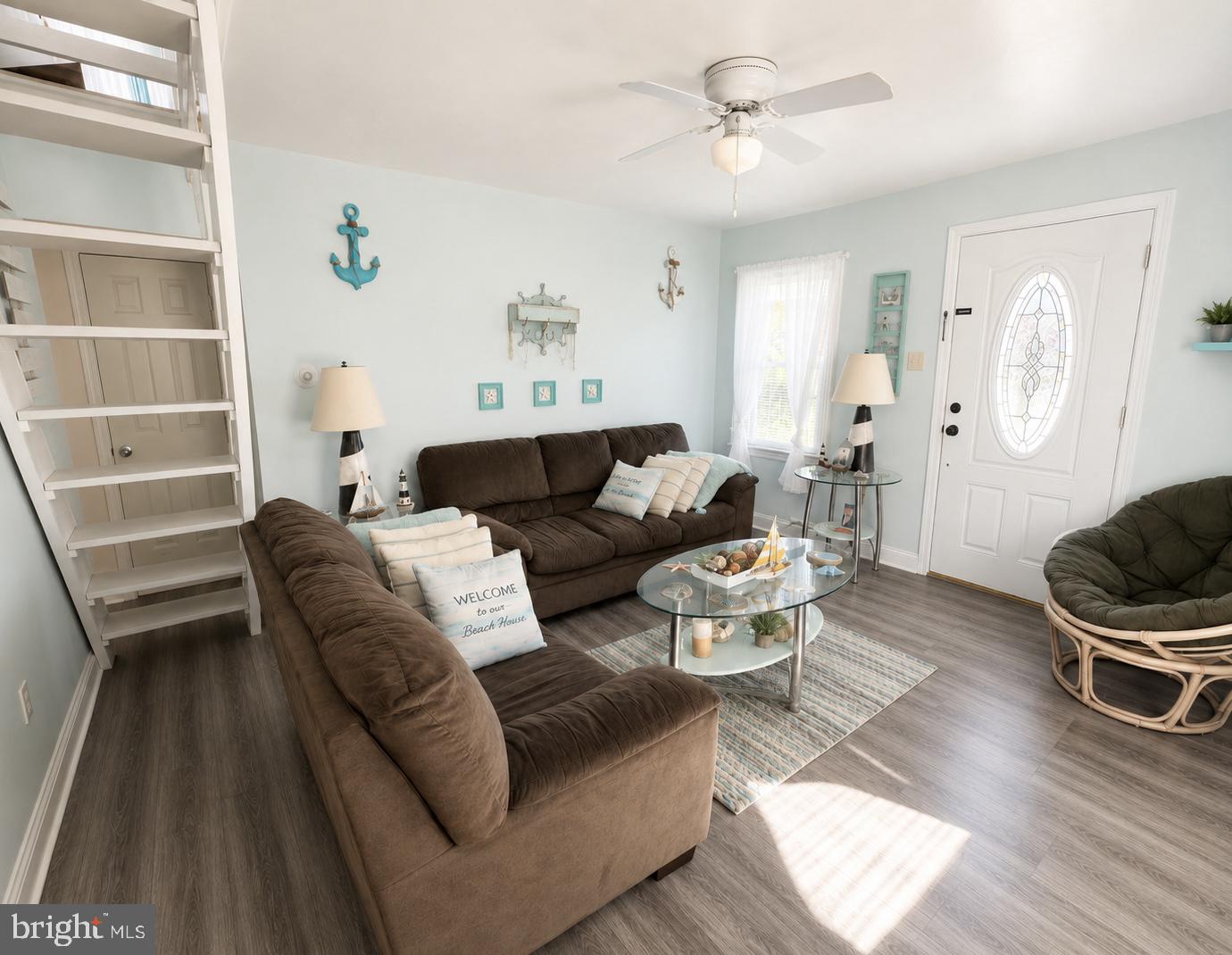 22 W OAK STREET W