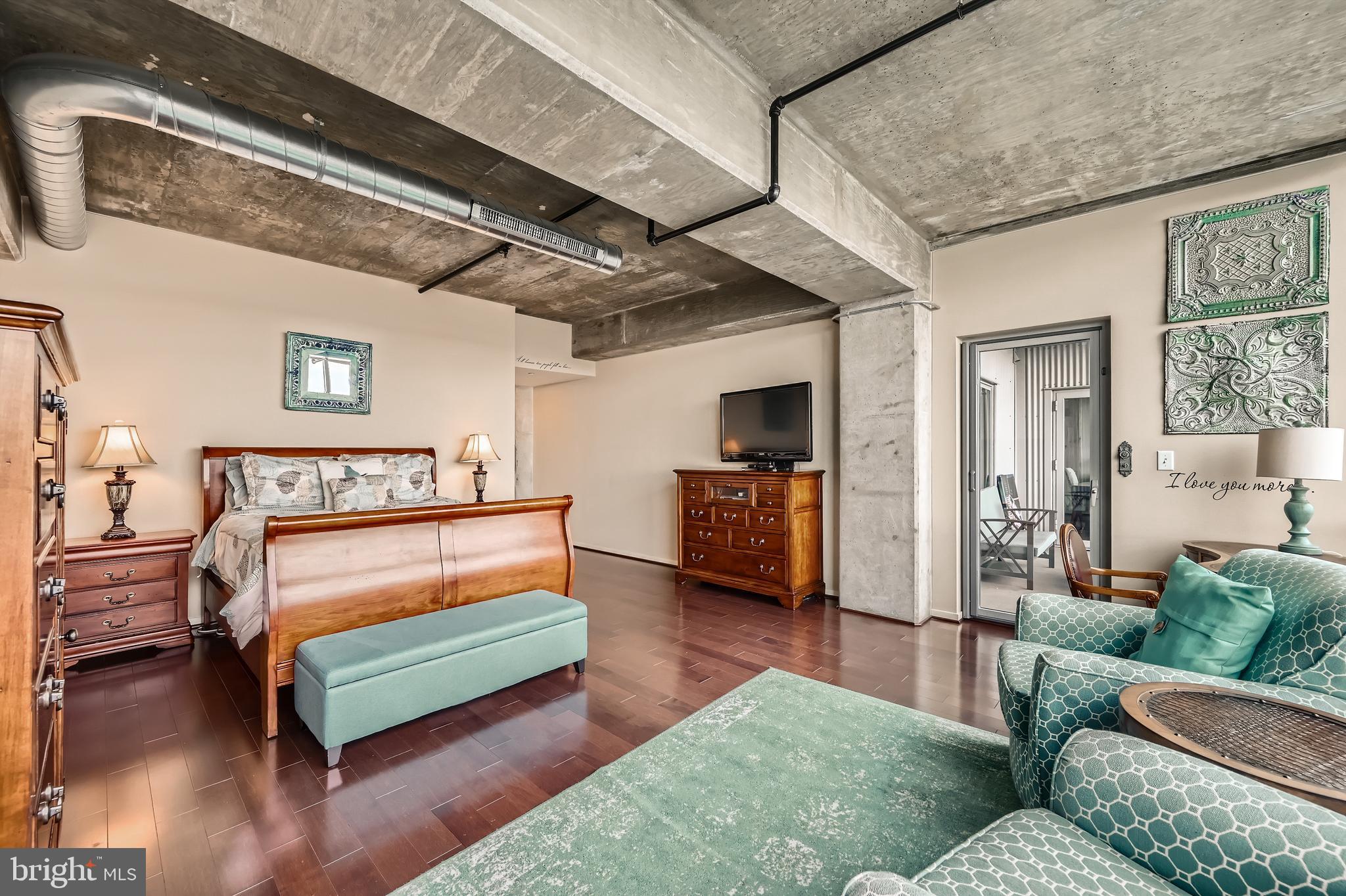 LOCUST POINT - Residential