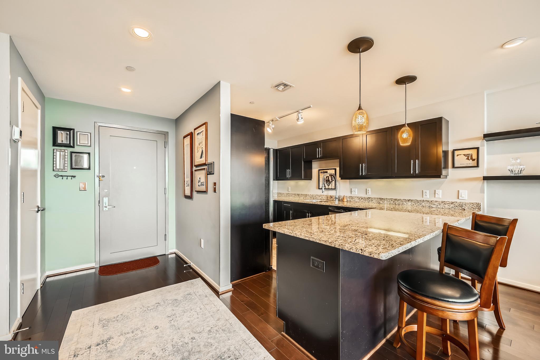 LOCUST POINT - Residential