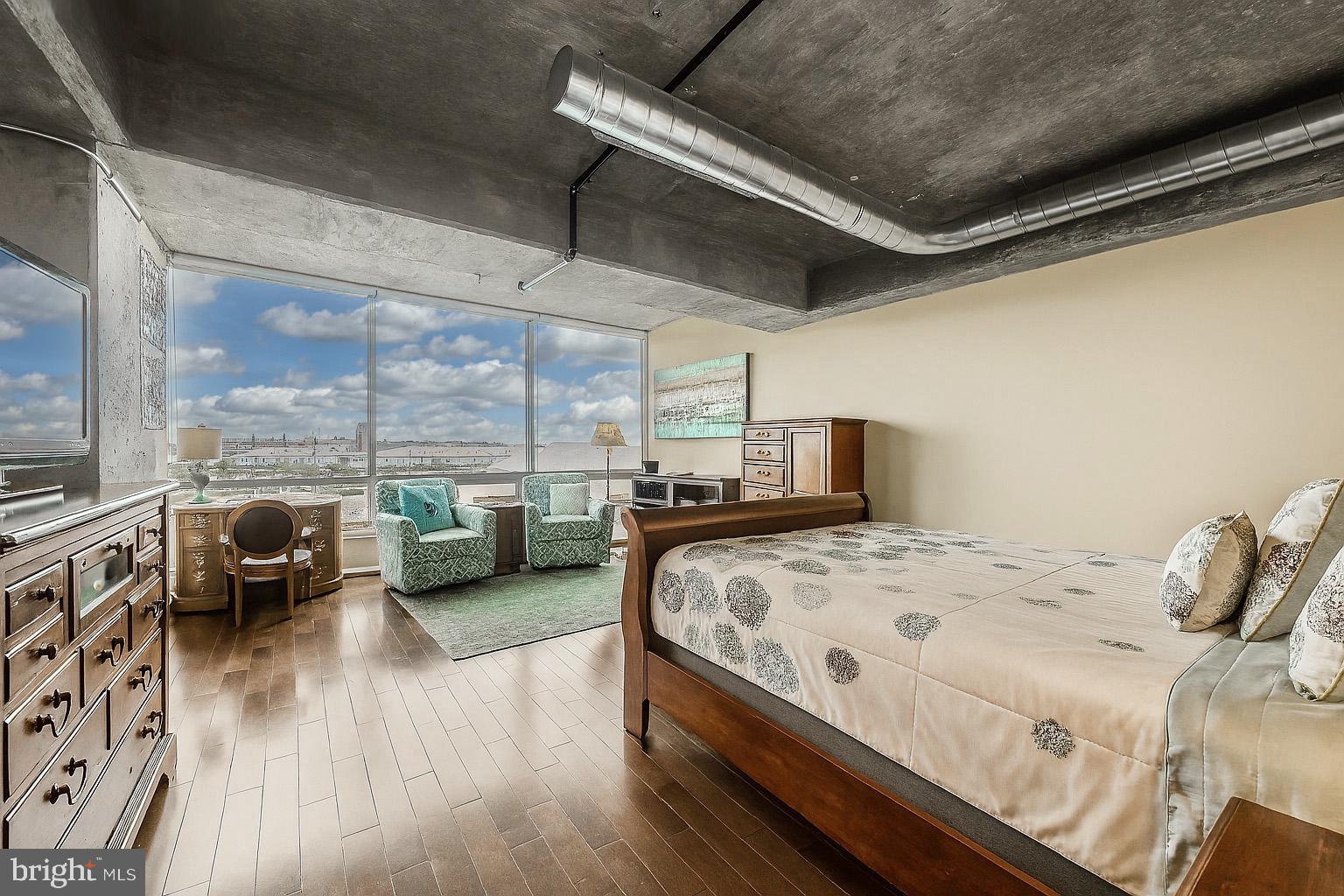 LOCUST POINT - Residential