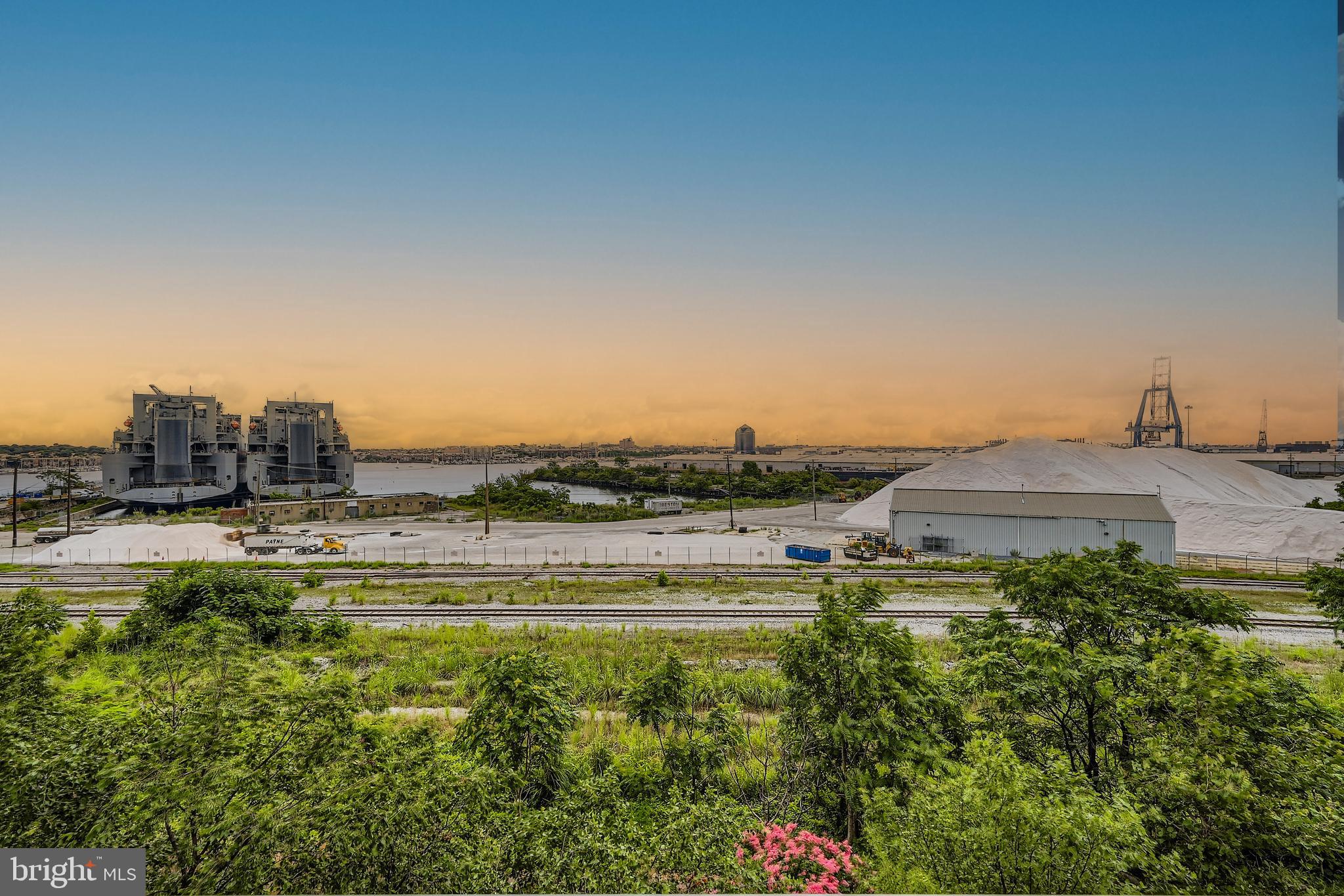 LOCUST POINT - Residential