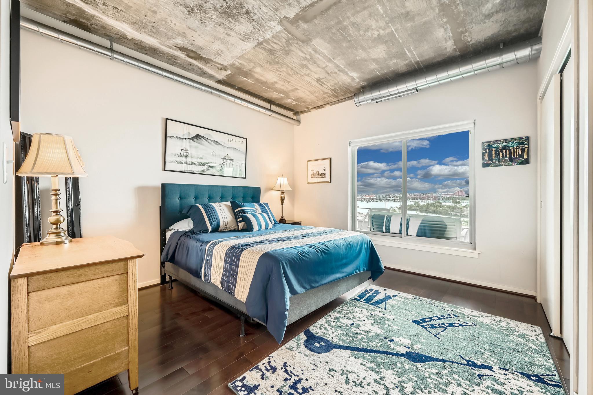 LOCUST POINT - Residential