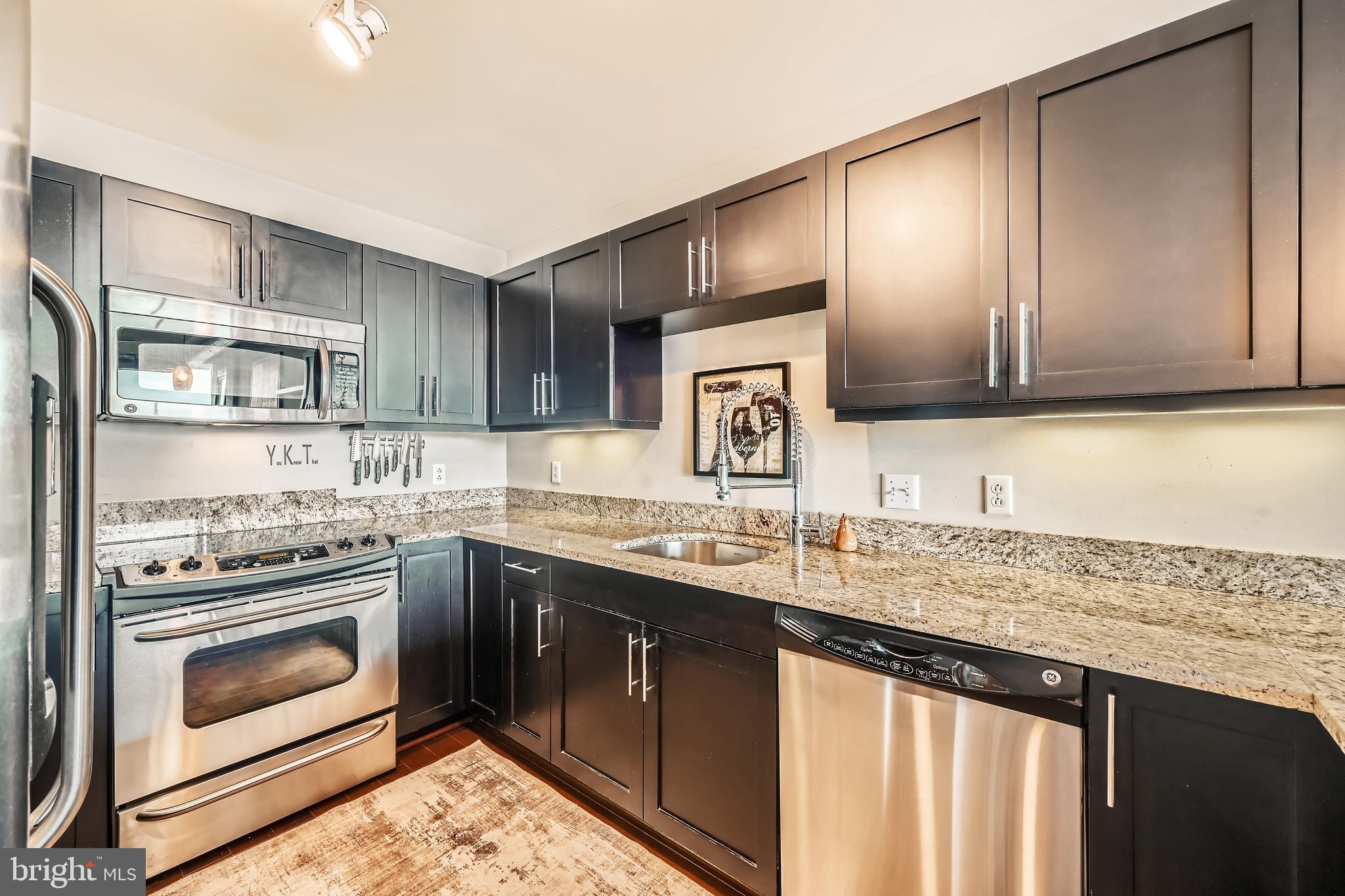 LOCUST POINT - Residential