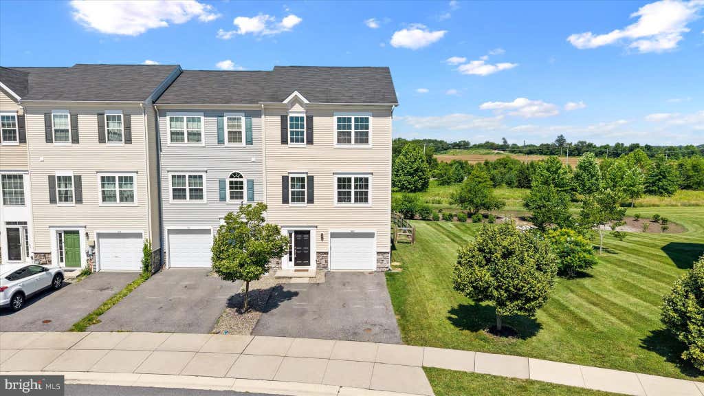 Photo of 969 Lissicasey Loop, MIDDLETOWN, DE 19709 (MLS # DENC2105982)