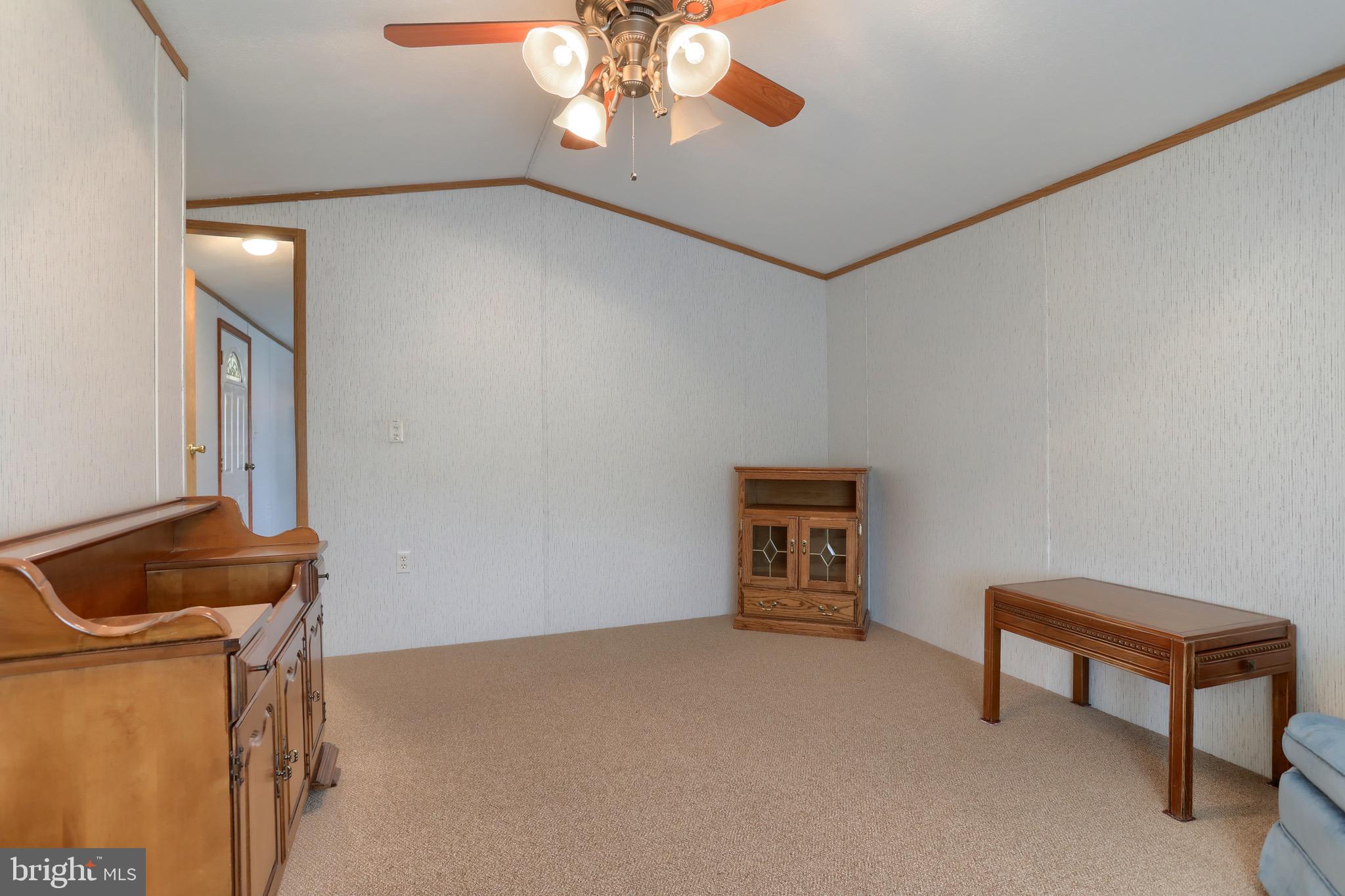 COUNTRY ACRES GOLD - Residential