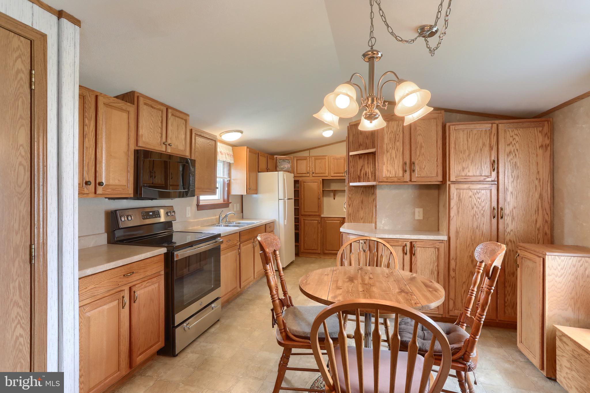 COUNTRY ACRES GOLD - Residential