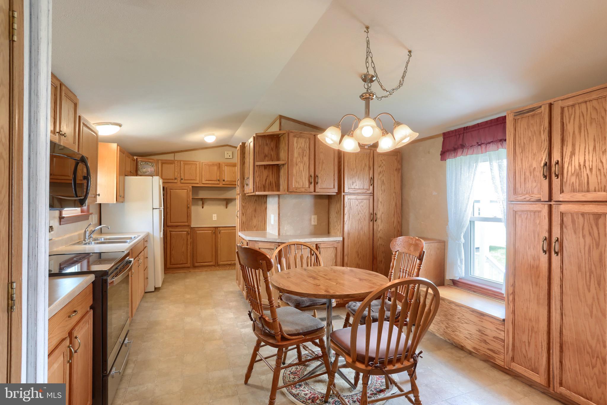 COUNTRY ACRES GOLD - Residential