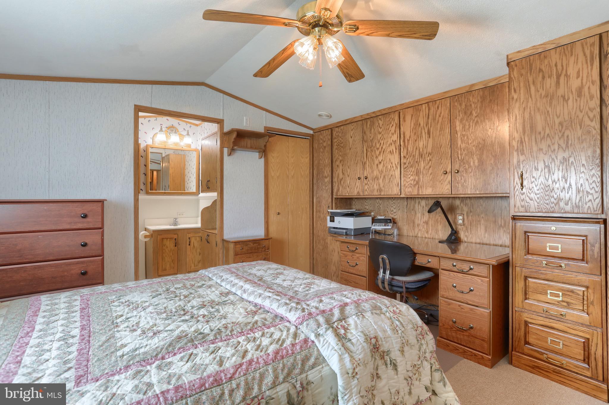COUNTRY ACRES GOLD - Residential