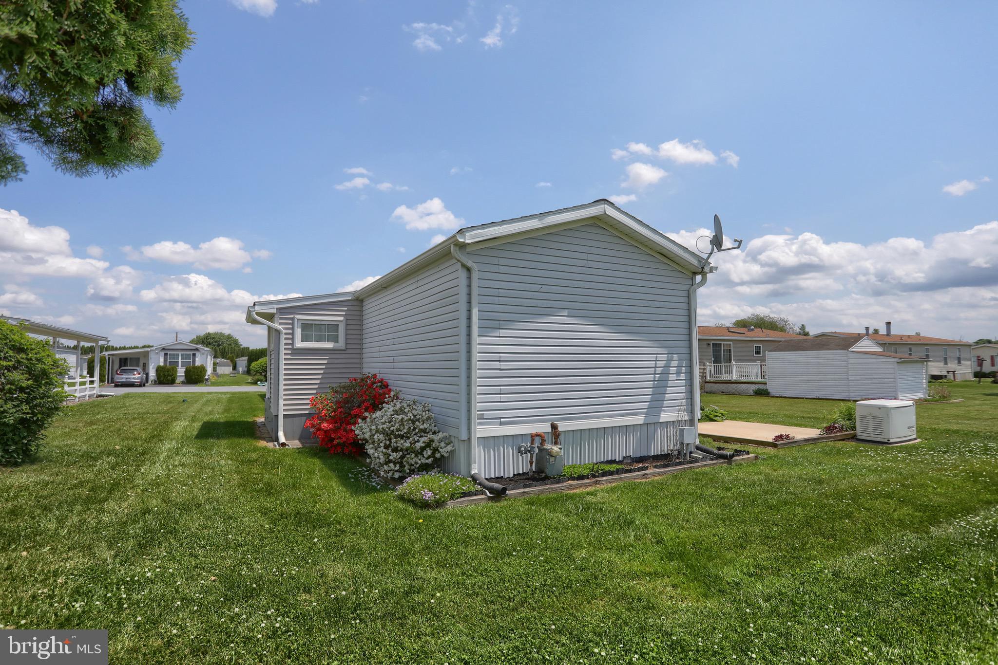 COUNTRY ACRES GOLD - Residential