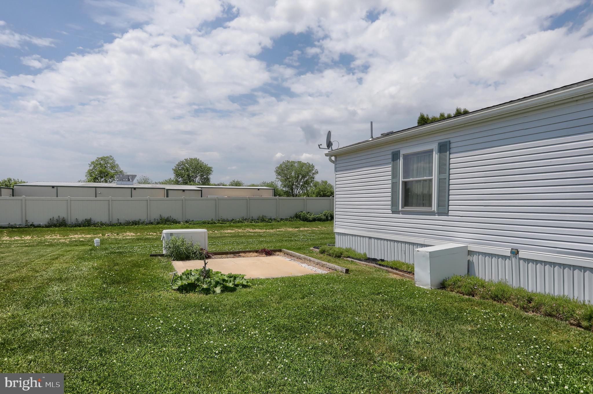 COUNTRY ACRES GOLD - Residential